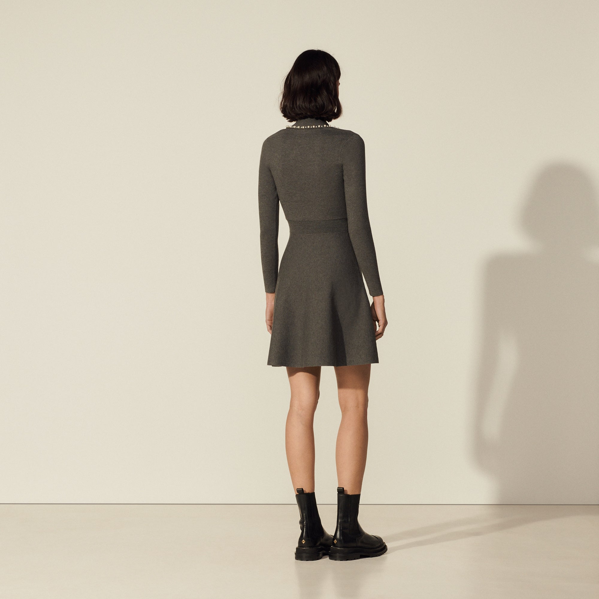 Robe en Maille ornée de perles Sandro seconde main