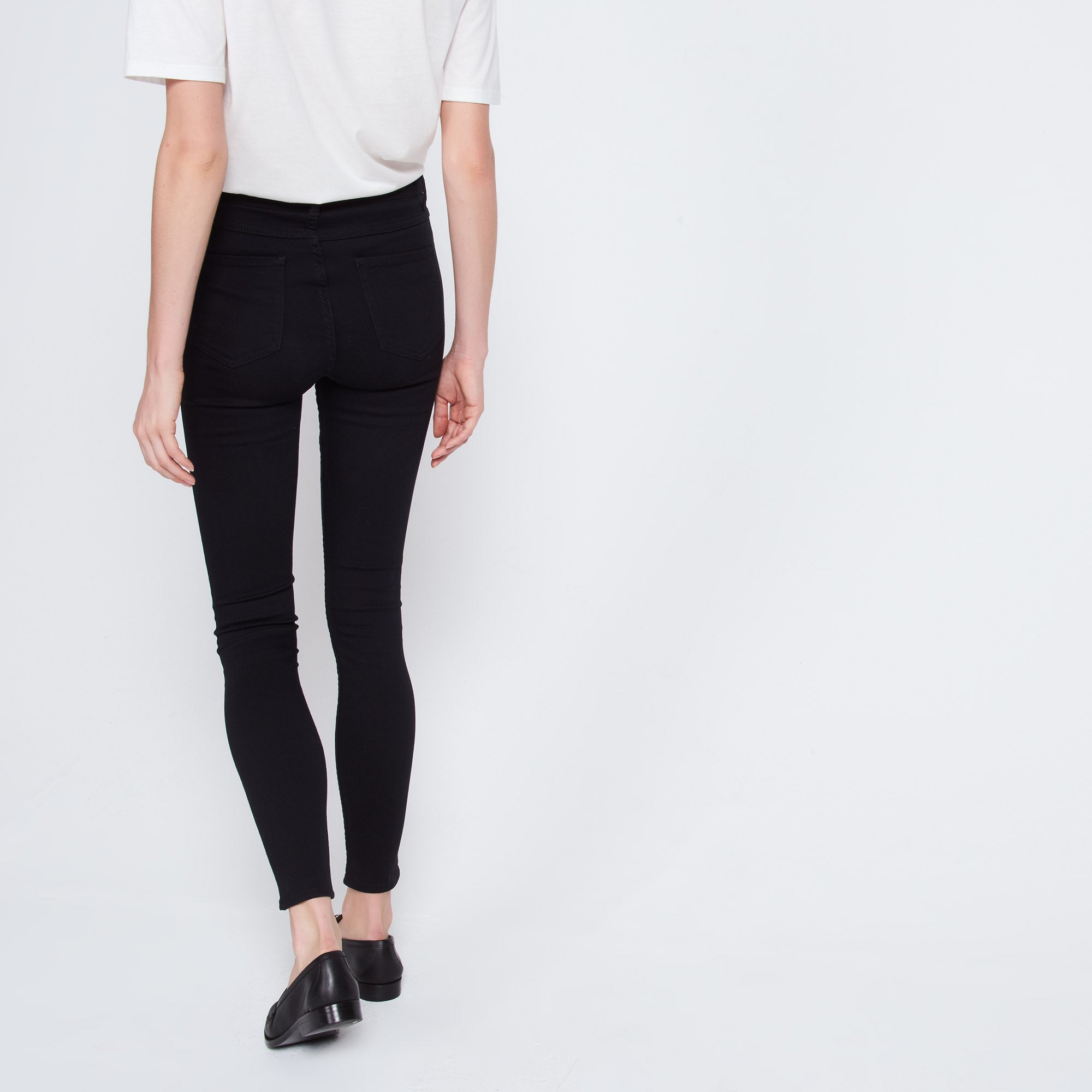 Jean noir délavé jeux de coutures Sandro seconde main