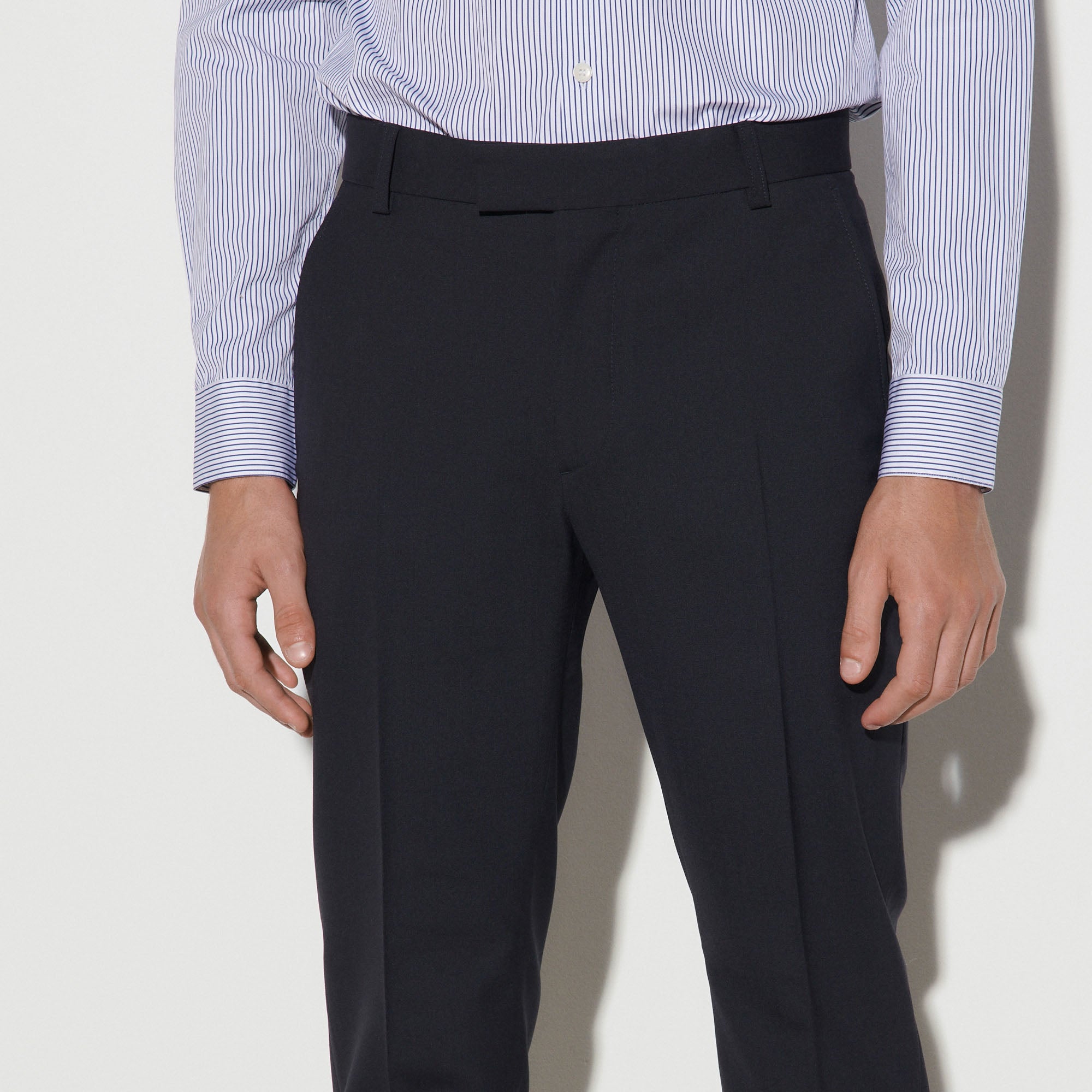 Pantalon en laine froide Sandro seconde main