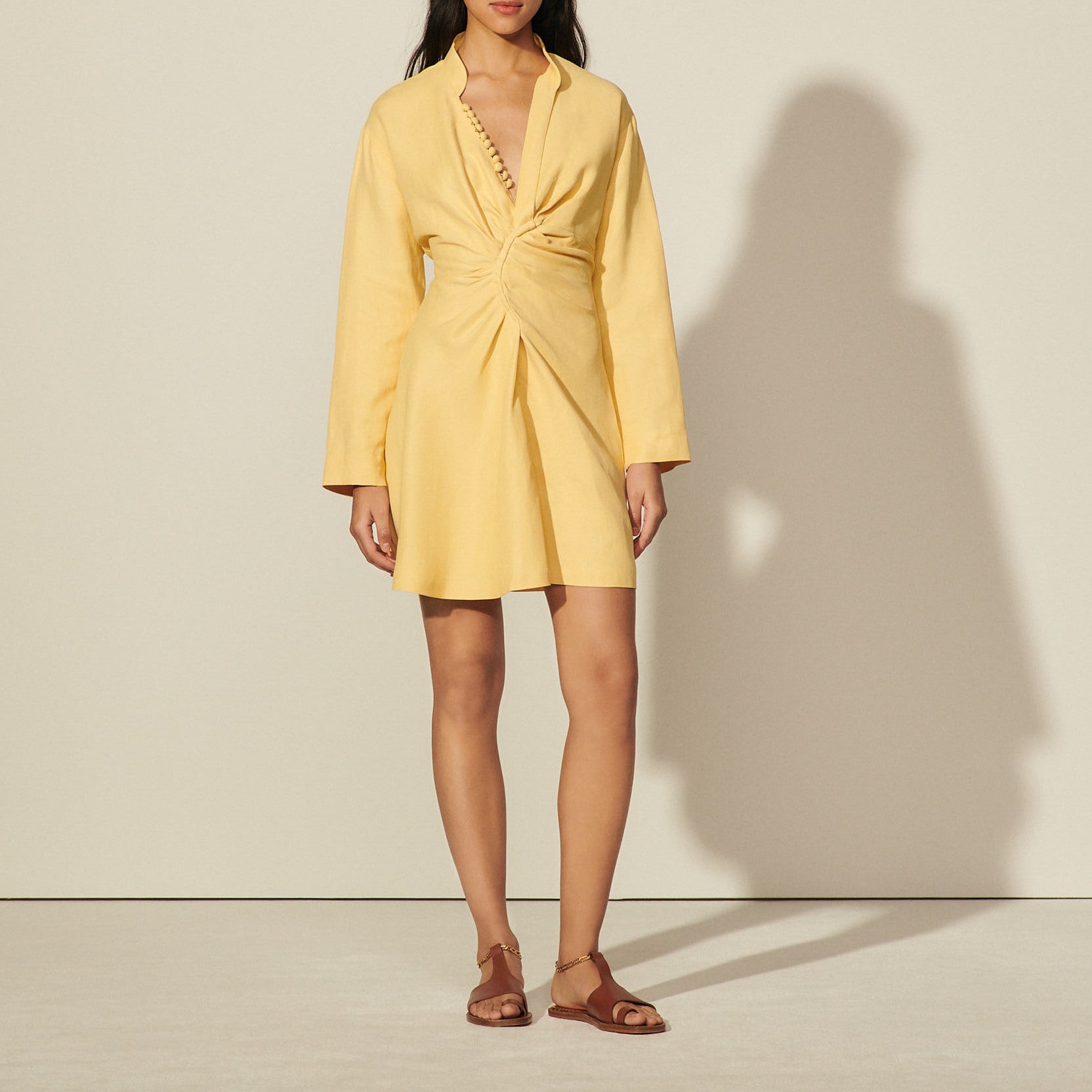 Robe courte à l'encolure fantaisie Sandro seconde main