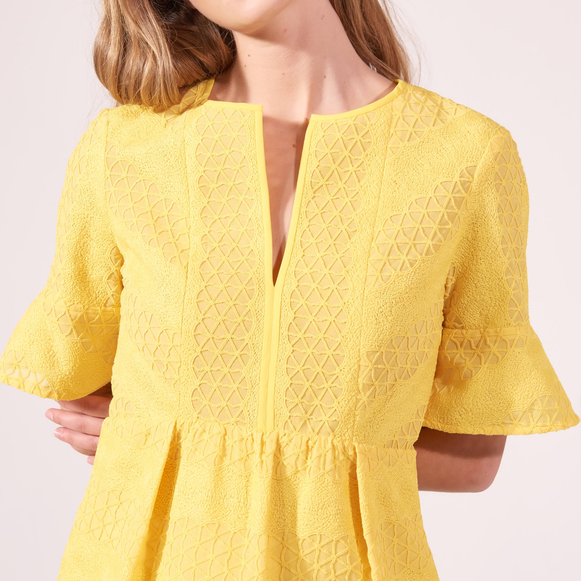 Robe en dentelle décolleté V Sandro seconde main