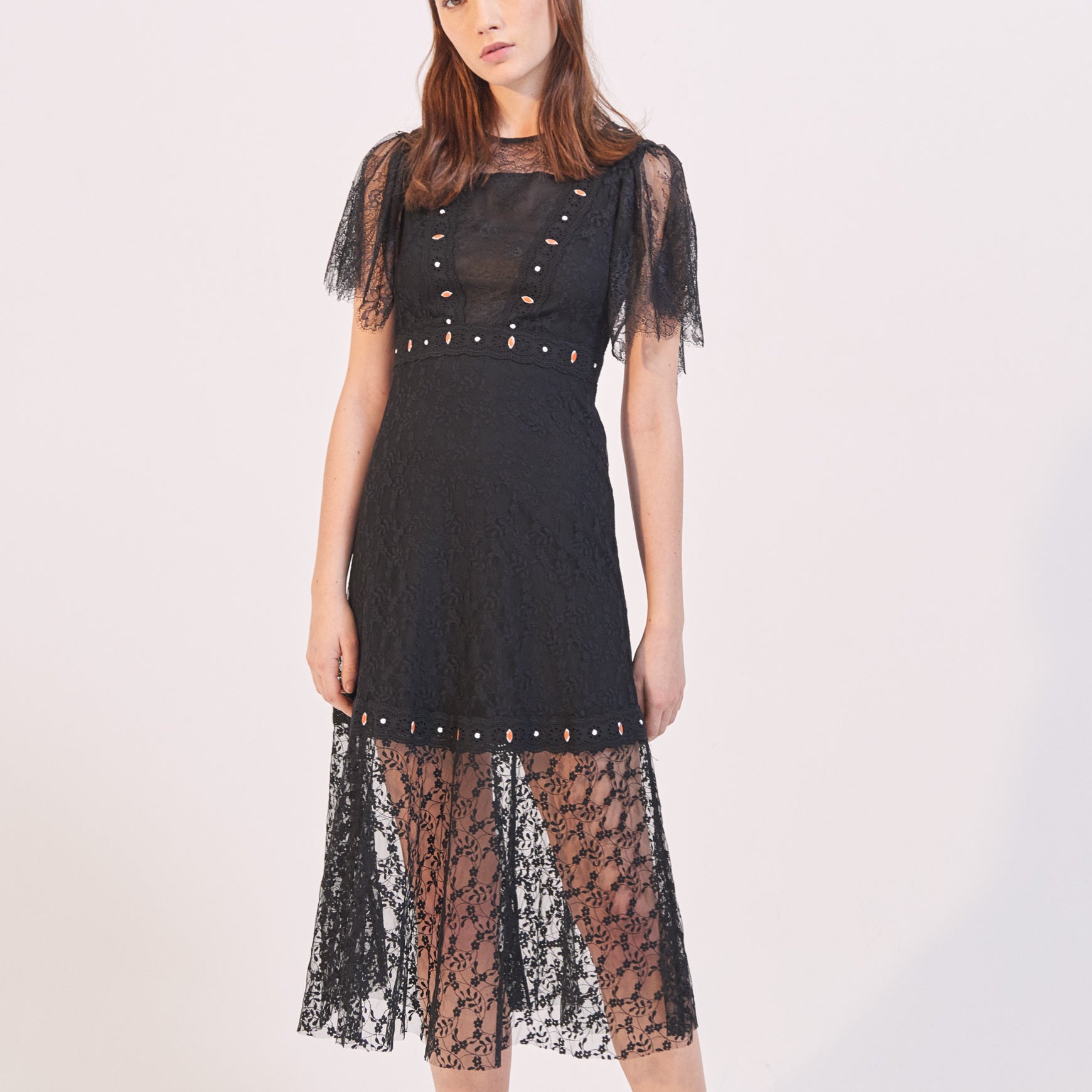 Robe en dentelle & pierres collées Sandro seconde main