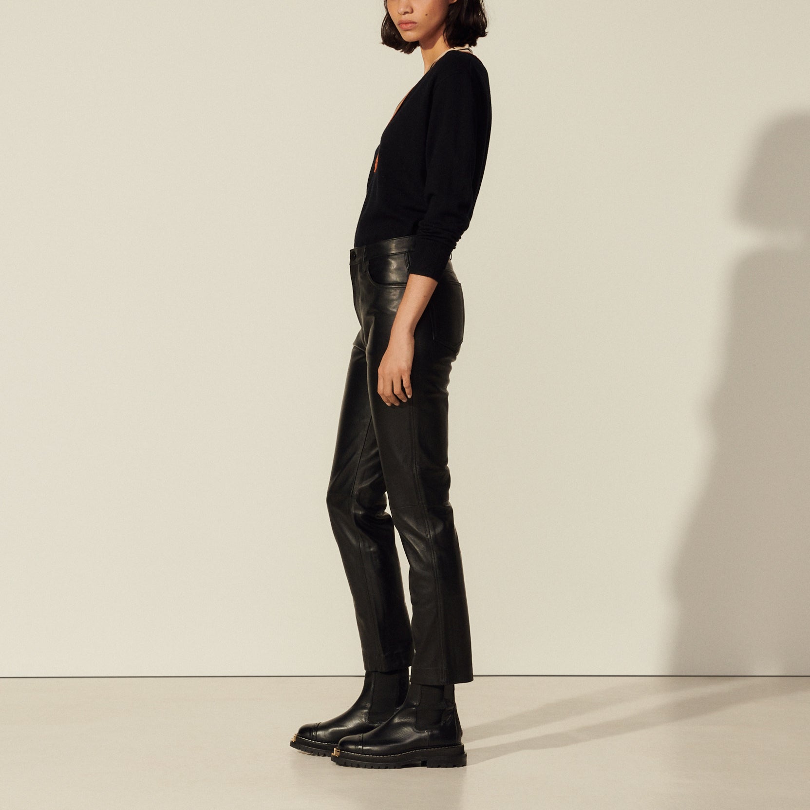 Pantalon en cuir droit à découpes Sandro seconde main