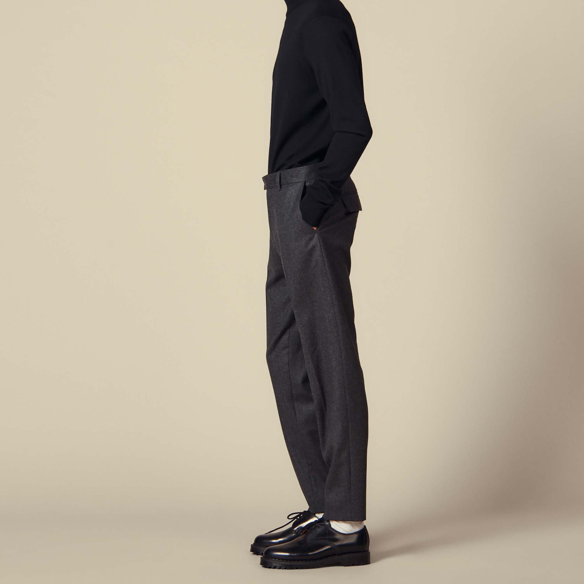 Pantalon en flanelle coupe carotte Sandro seconde main