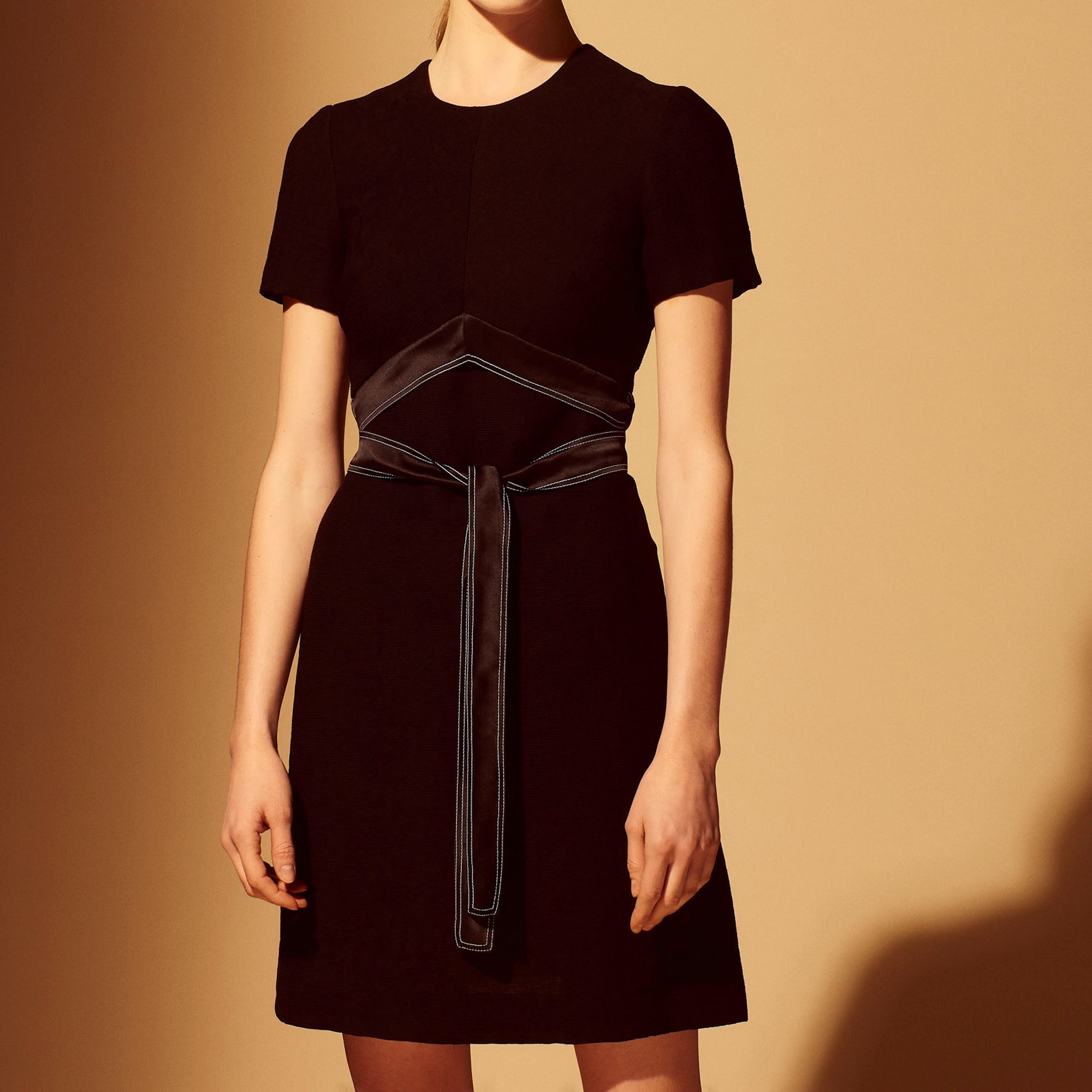 Robe avec détails satinés Sandro seconde main