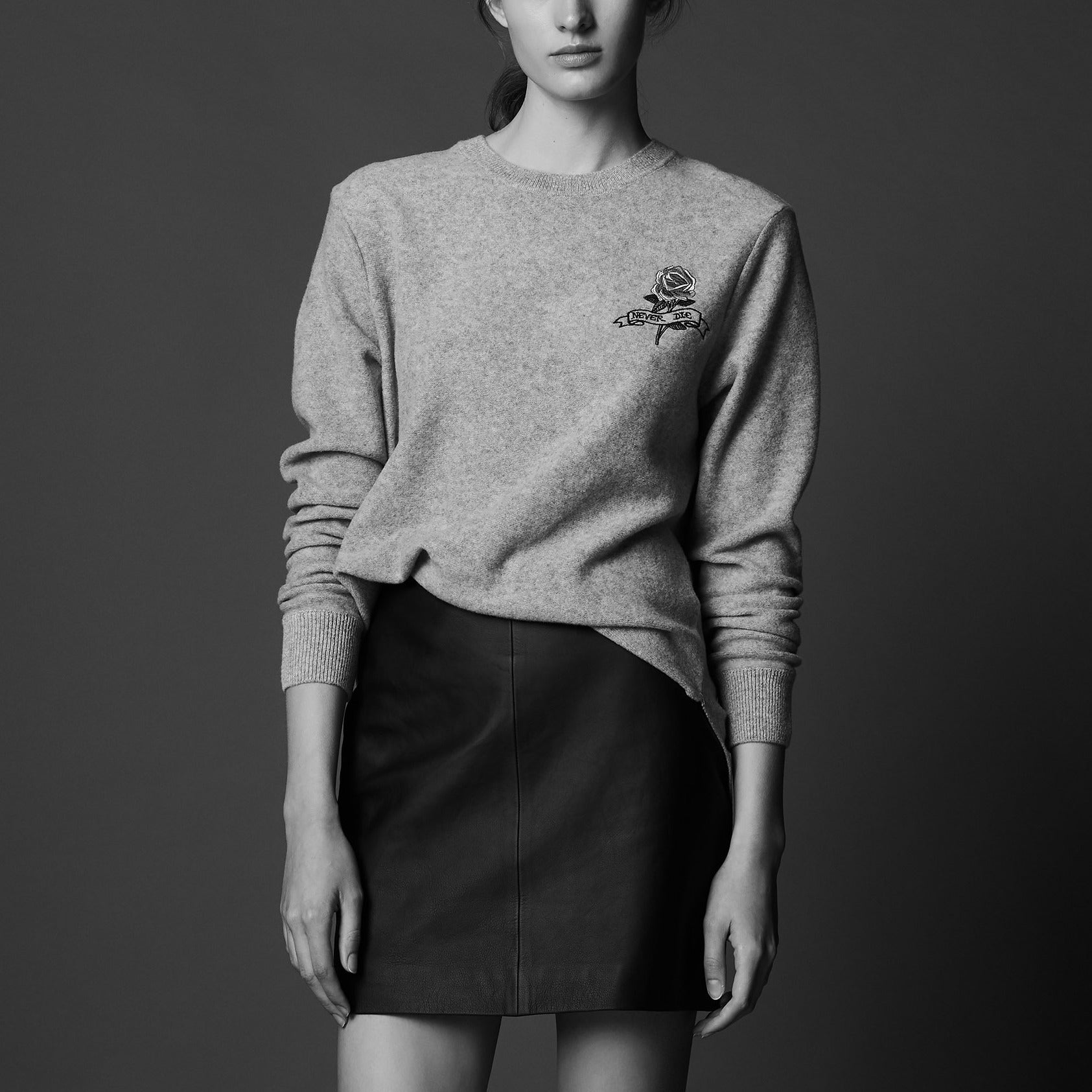 Jupe en cuir avec coutures apparentes Sandro seconde main