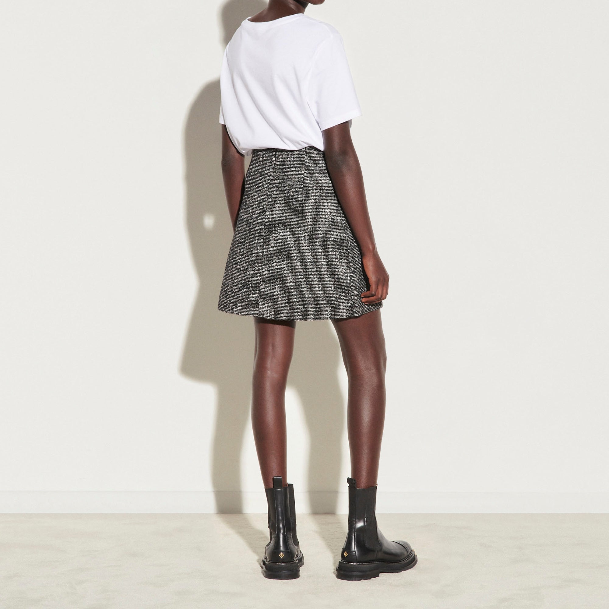 Jupe courte en tweed avec galon chaîne Sandro seconde main