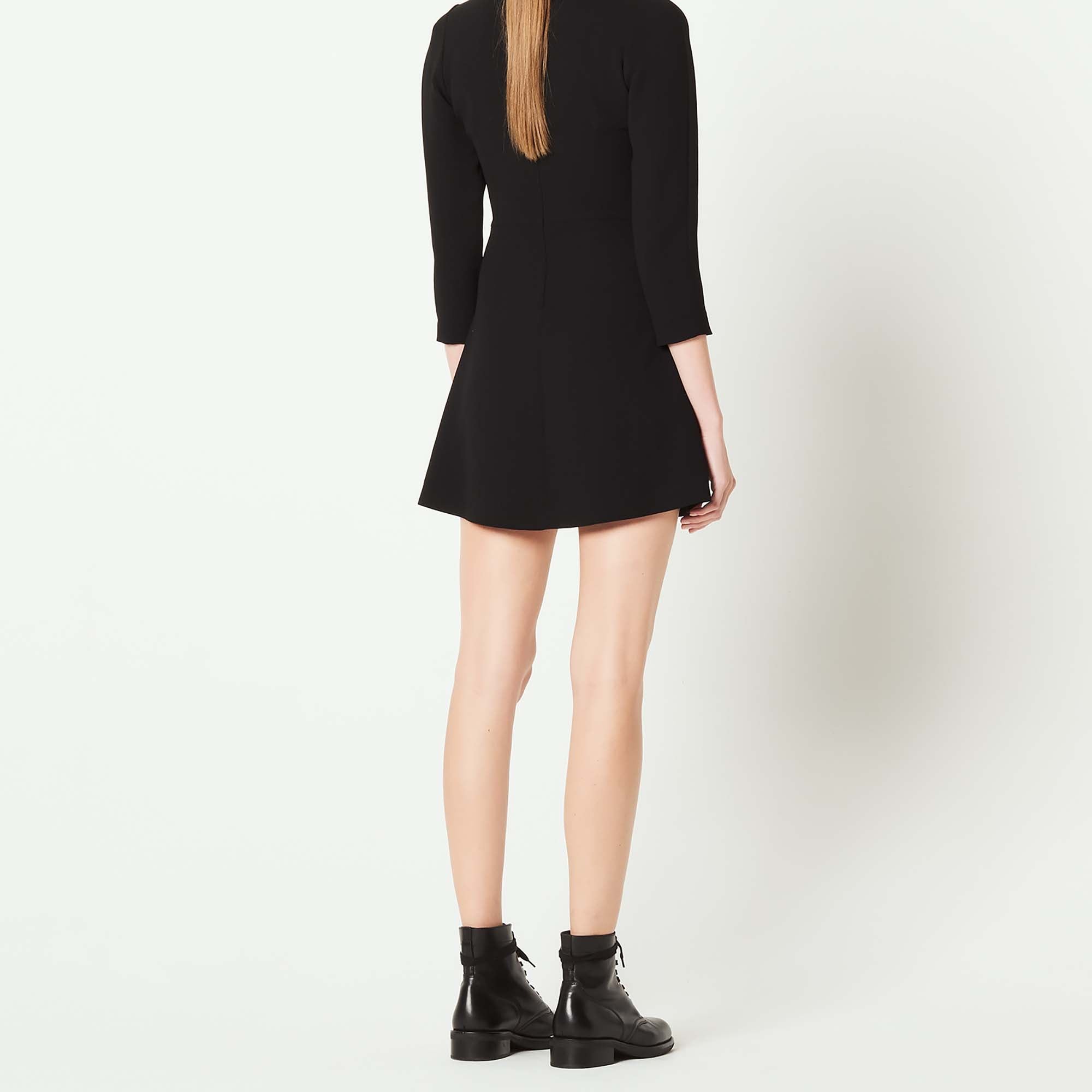 Robe courte ornée d un collier en perle Sandro seconde main