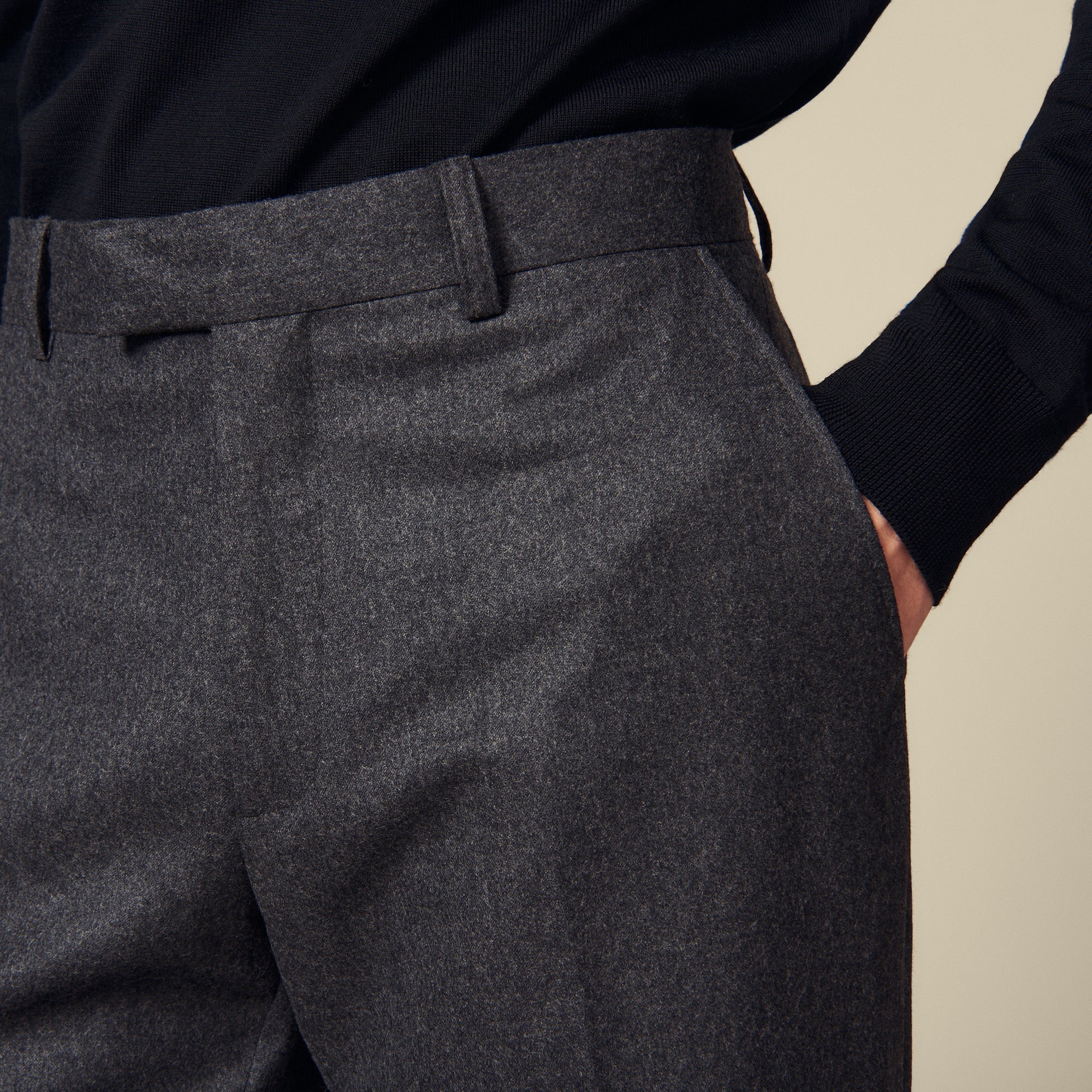 Pantalon en flanelle coupe carotte Sandro seconde main