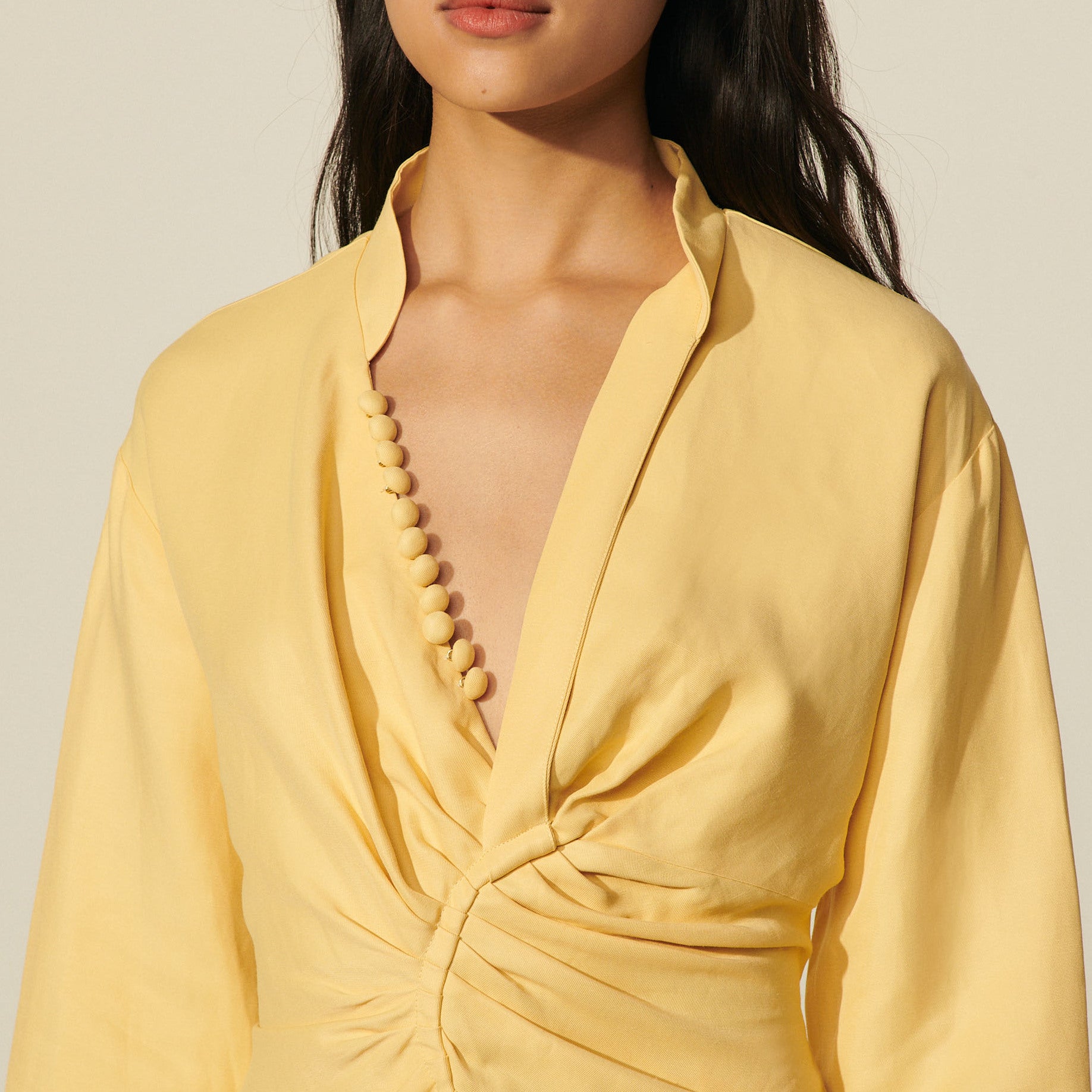 Robe courte à l'encolure fantaisie Sandro seconde main