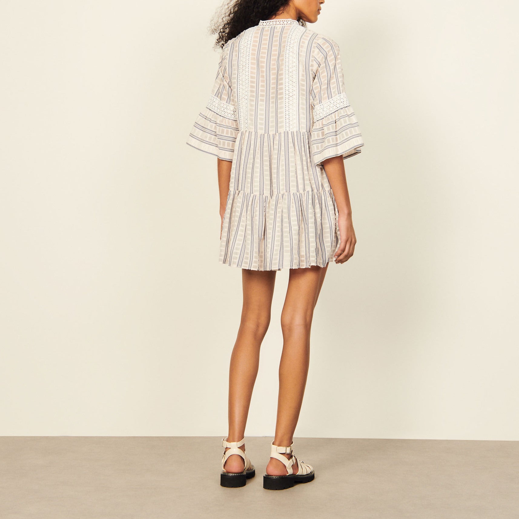 Robe courte évasée à manches courtes Sandro seconde main