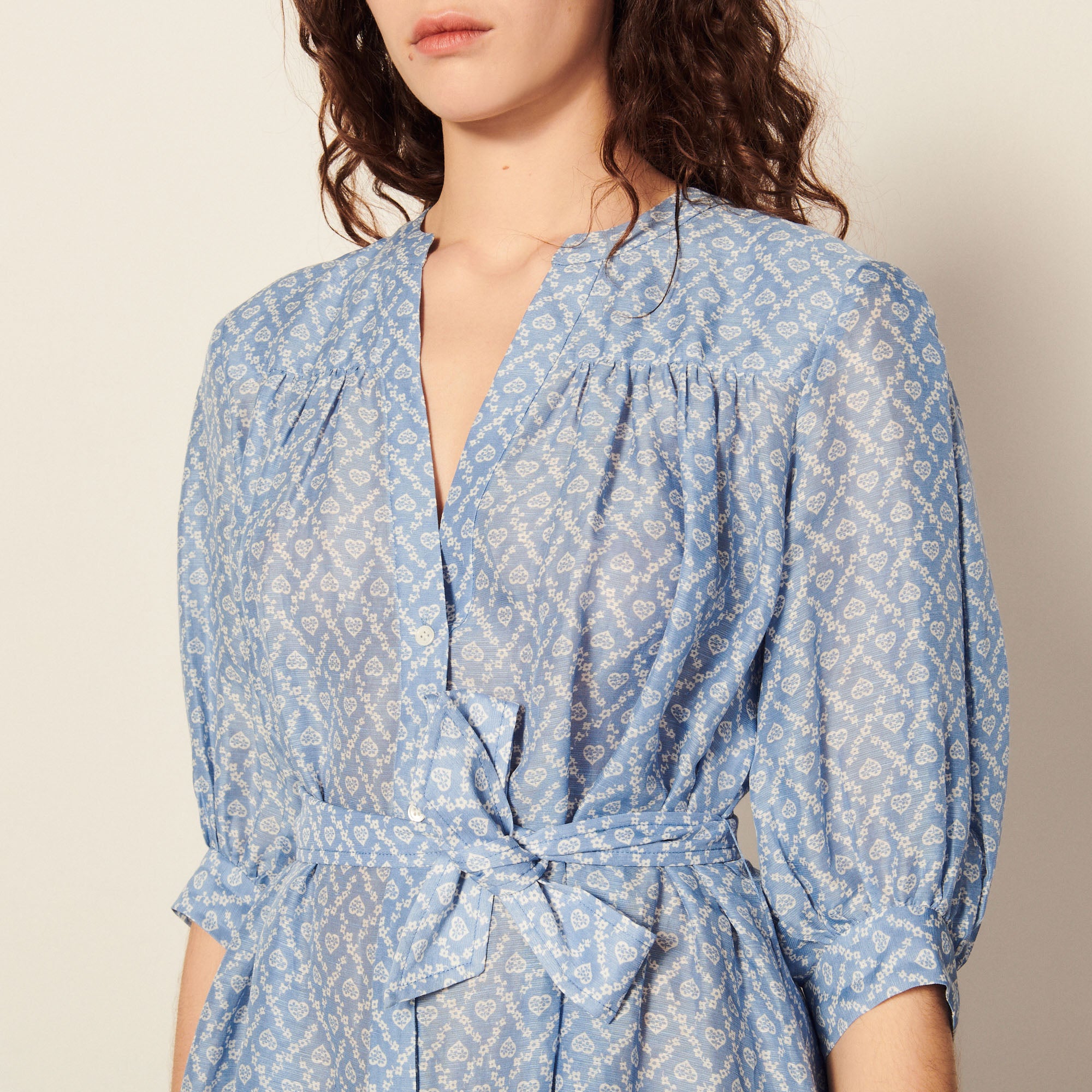 Robe courte lin et soie imprimé coeurs Sandro seconde main