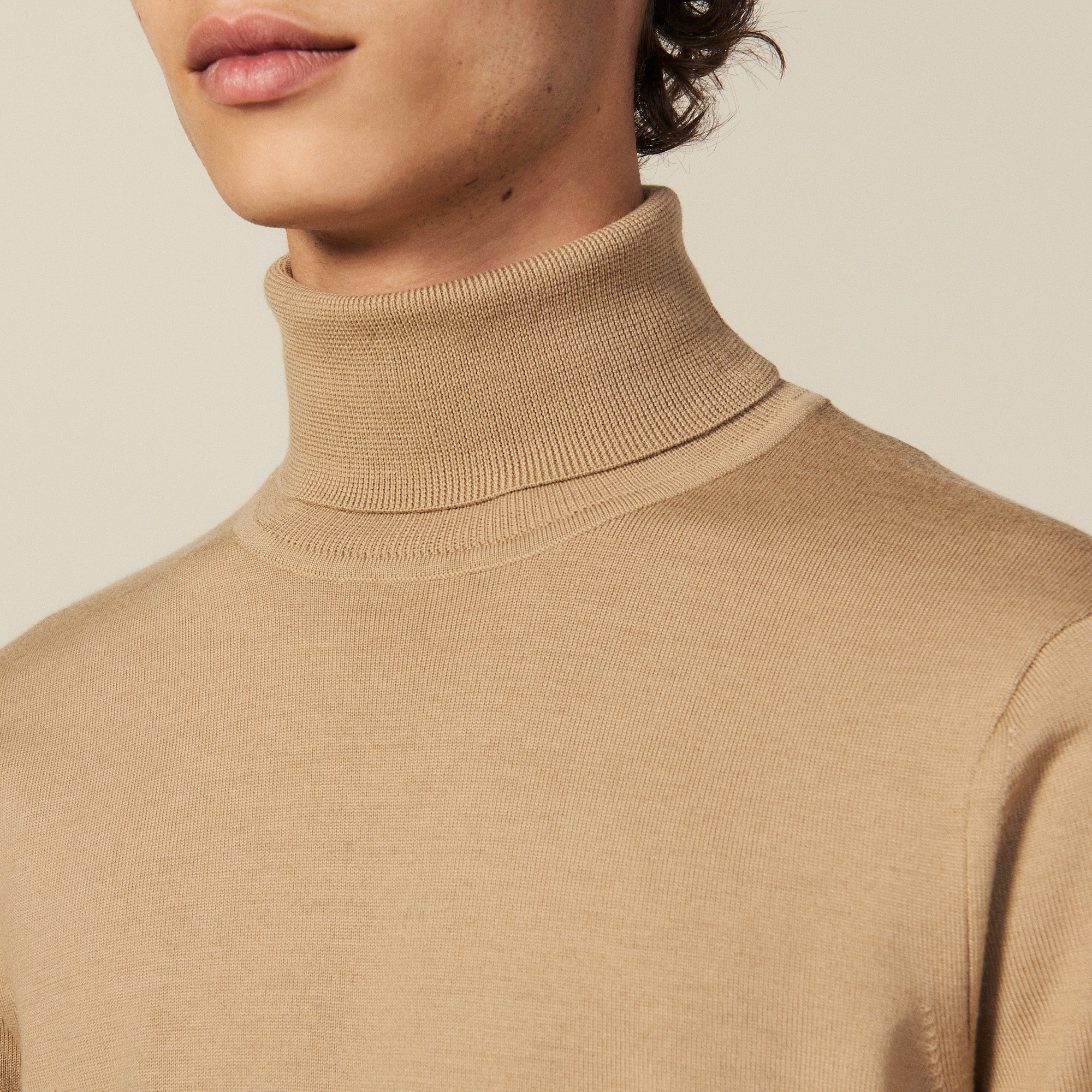 Pull à col roulé en laine Sandro seconde main