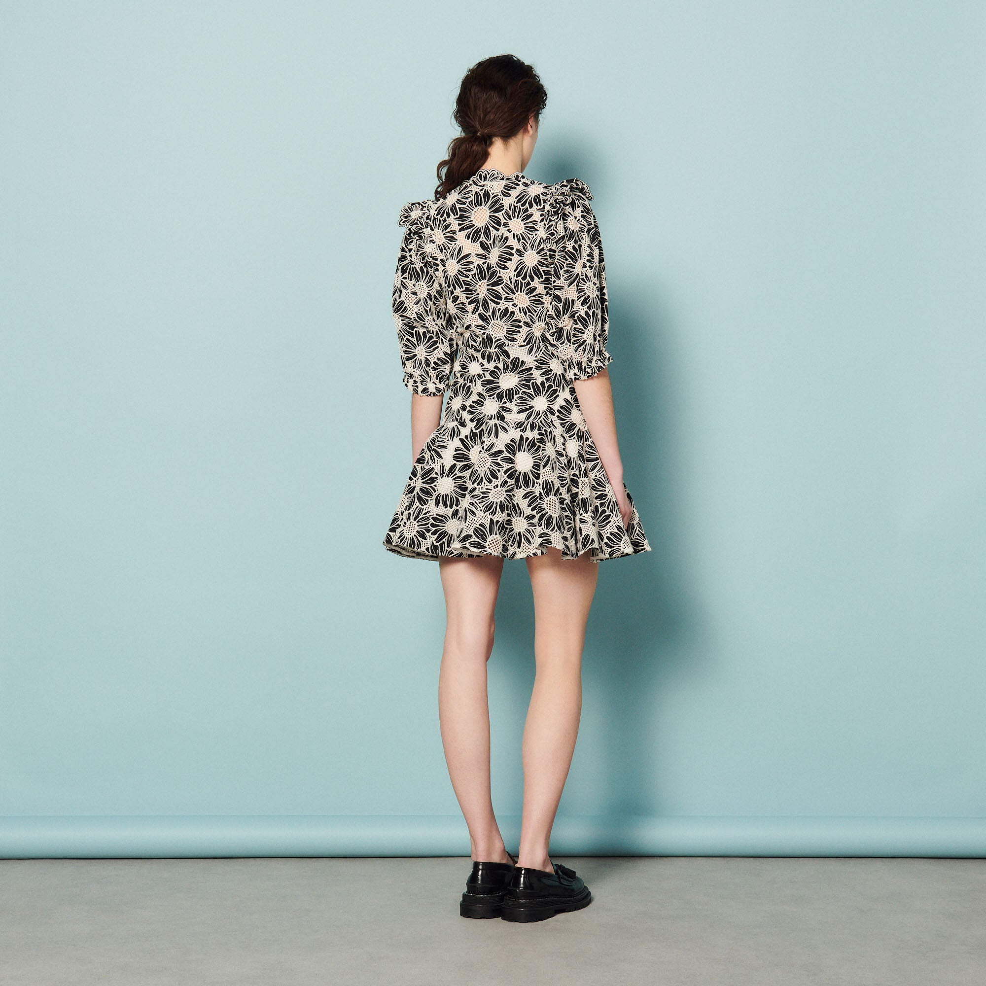 Robe courte au tissu brodé Sandro seconde main