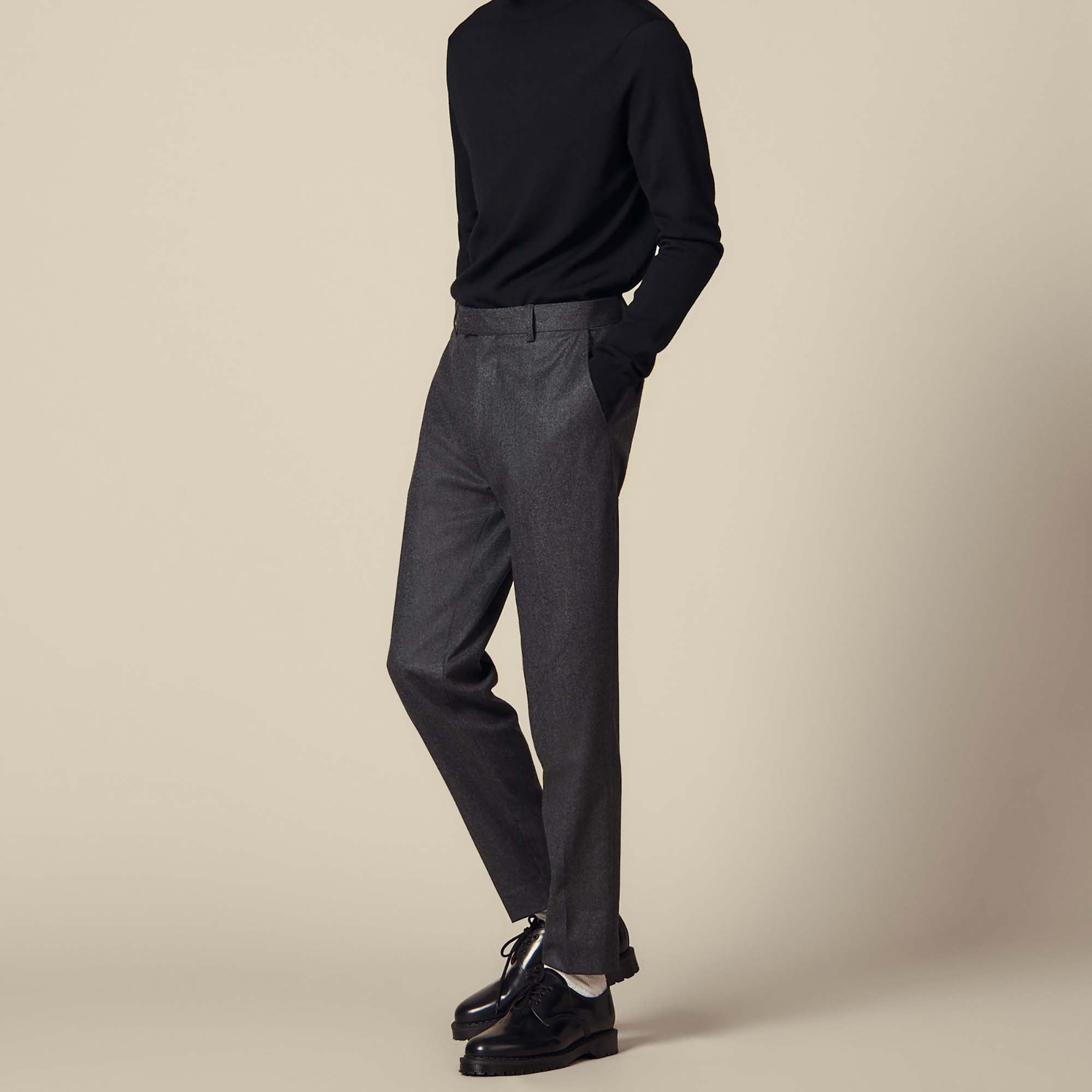 Pantalon en flanelle coupe carotte Sandro seconde main