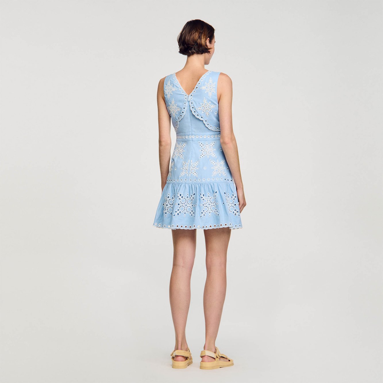 Robe courte à broderies anglaises Sandro seconde main