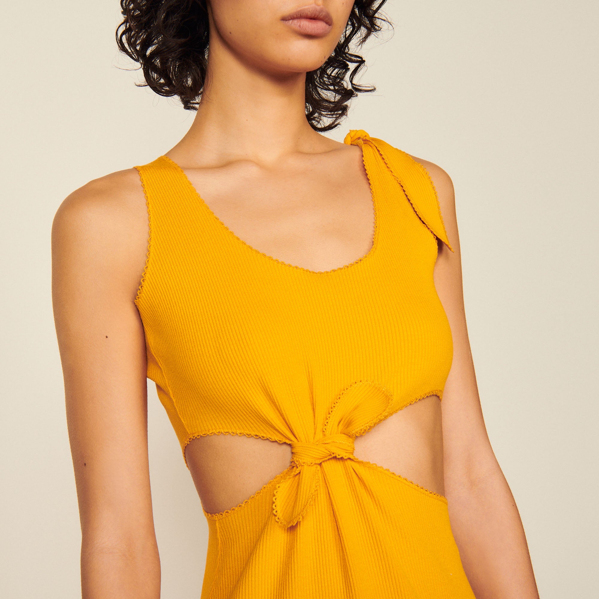 Robe midi ajourée sur les cotés Sandro seconde main