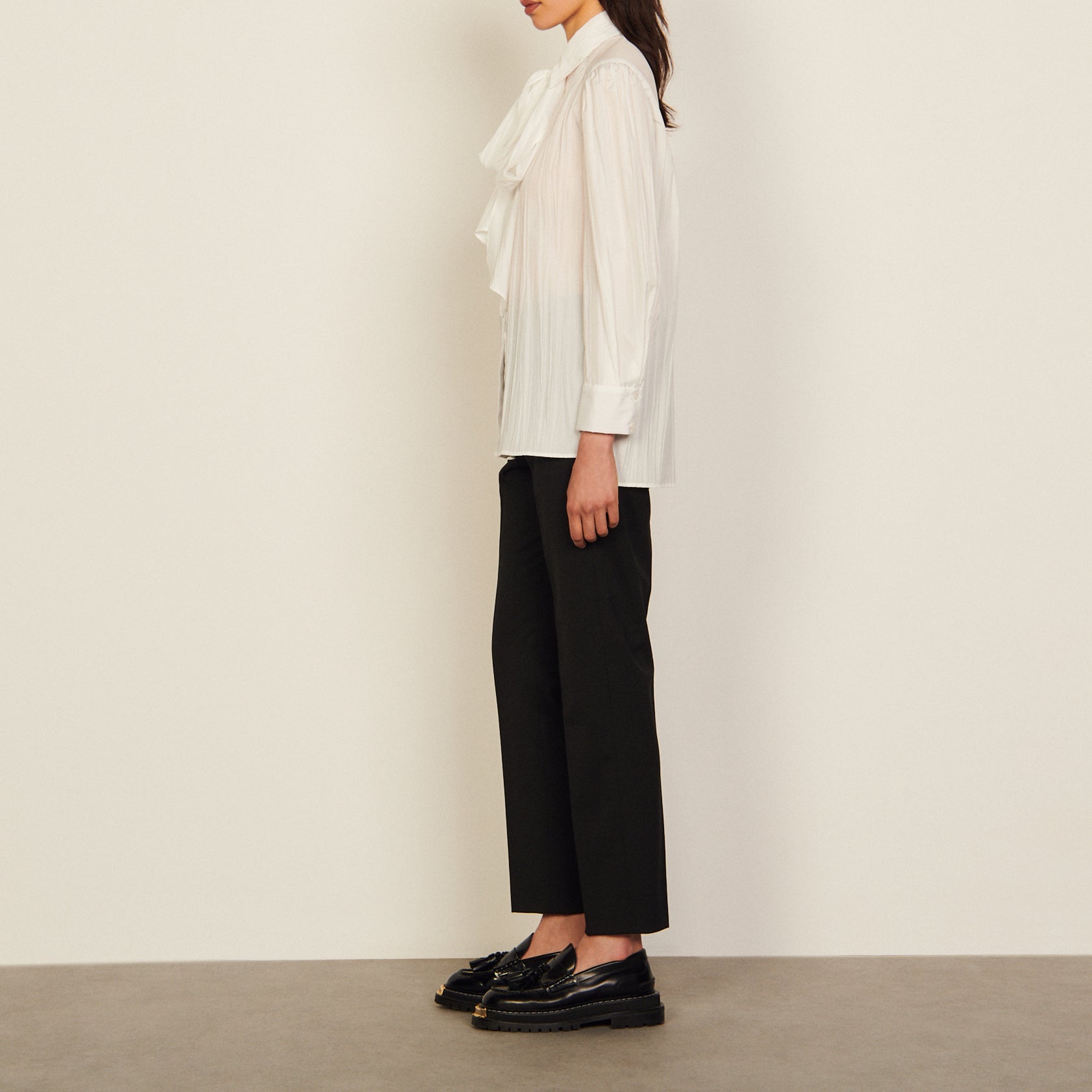 Chemise avec col lavallière Sandro seconde main