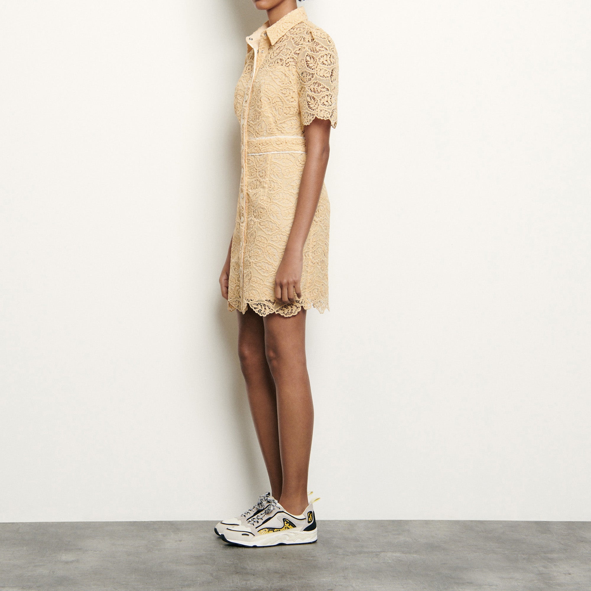 Robe courte en dentelle Sandro seconde main