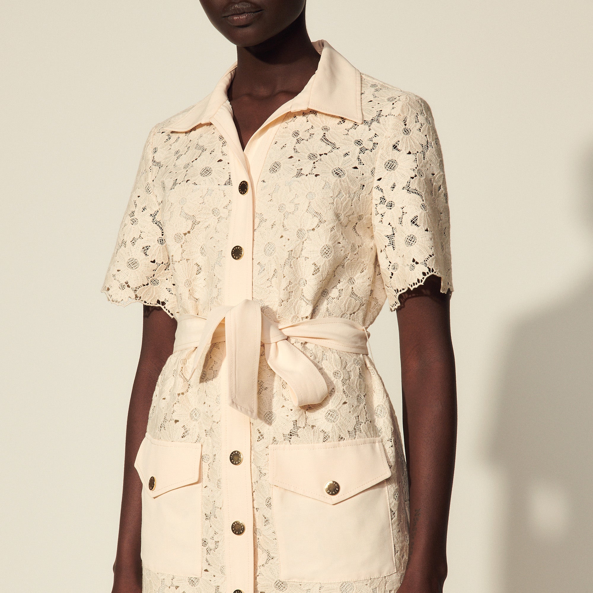 Robe courte en guipure Sandro seconde main