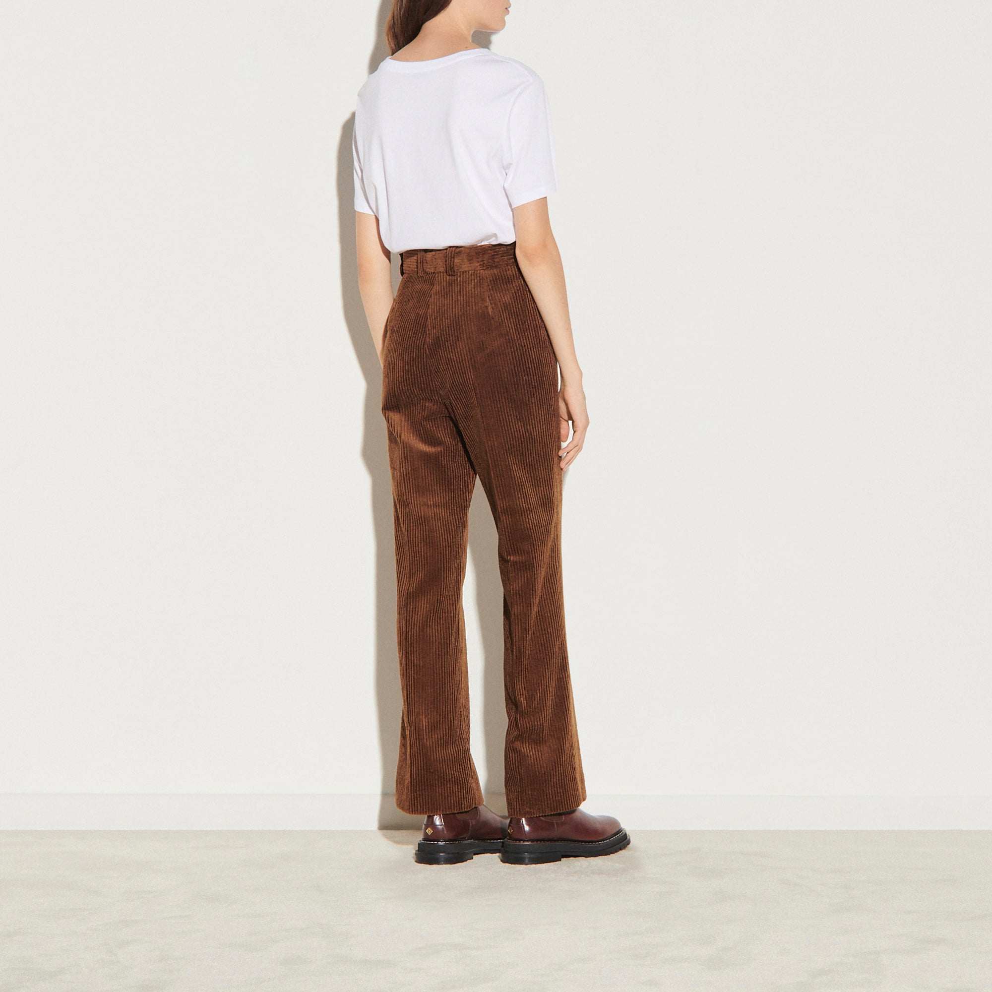 Pantalon droit en velours côtelé Sandro seconde main