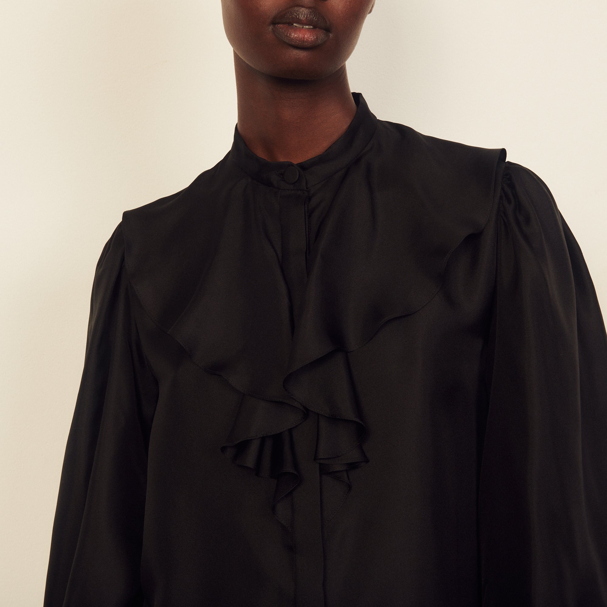 Chemise en soie à col jabot Sandro seconde main