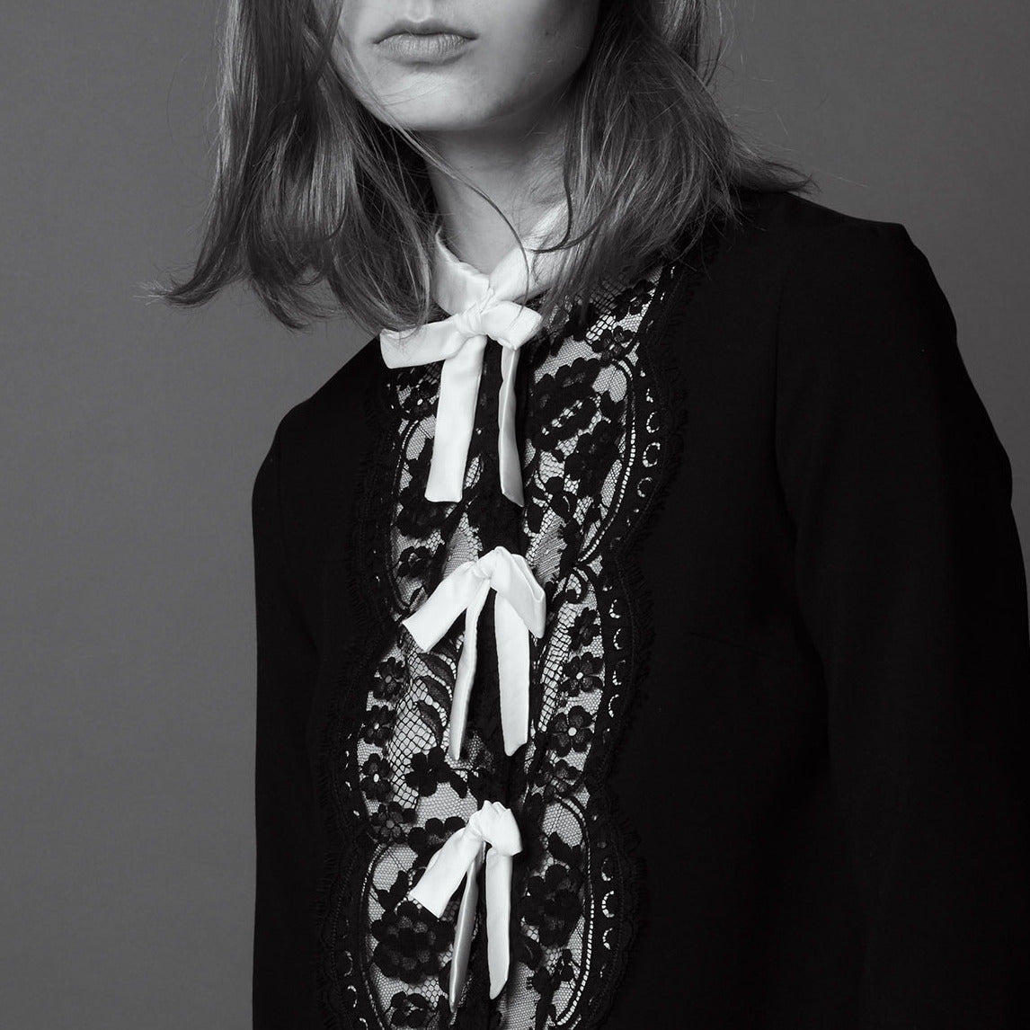 Robe avec panel de dentelle et nœuds Sandro seconde main