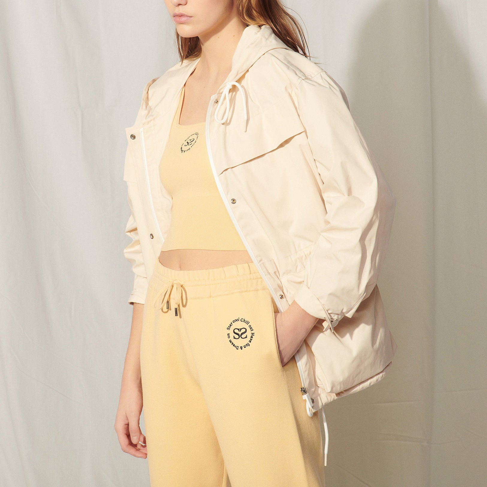 Blouson en nylon à capuche Sandro seconde main