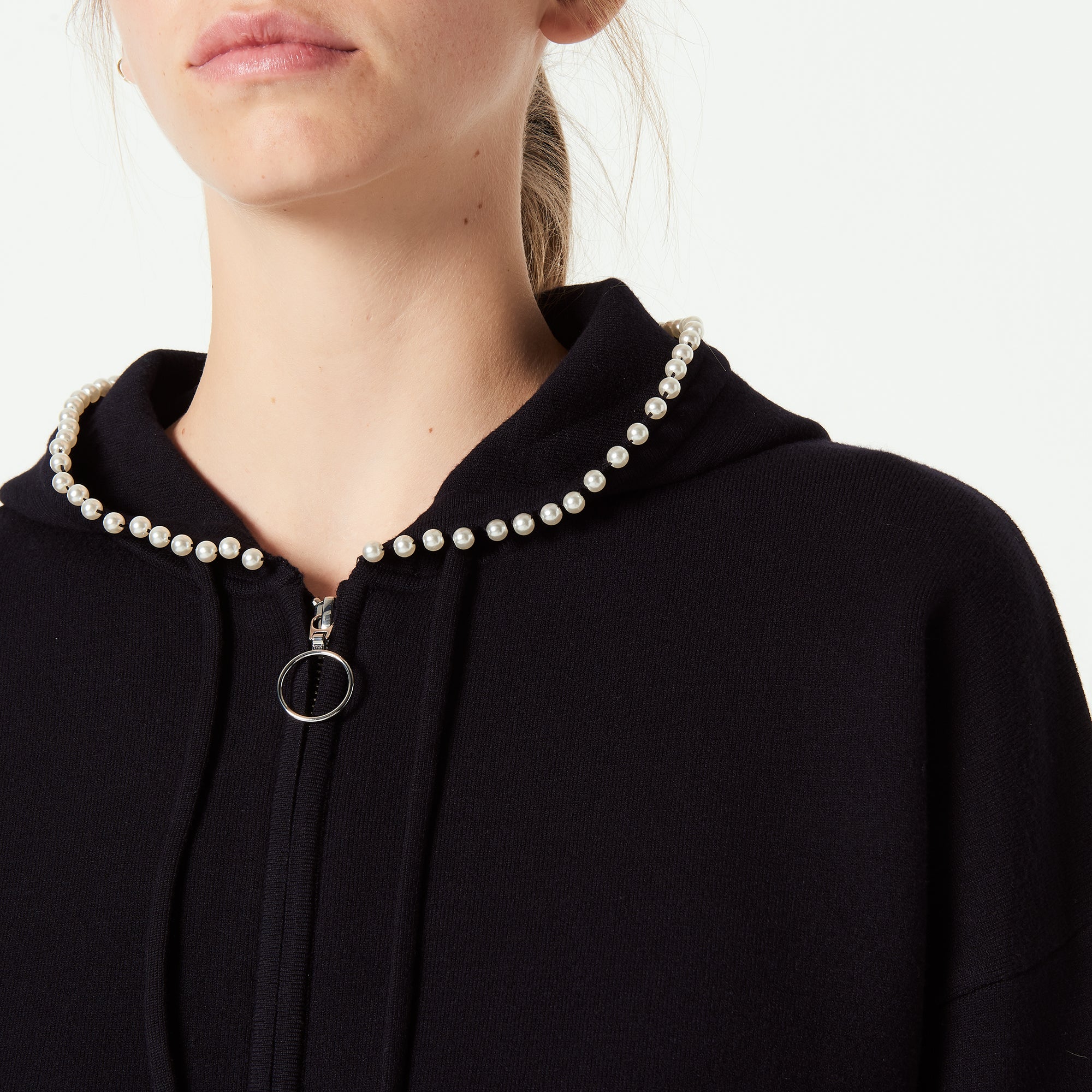 Gilet zippé orné de perles Sandro seconde main