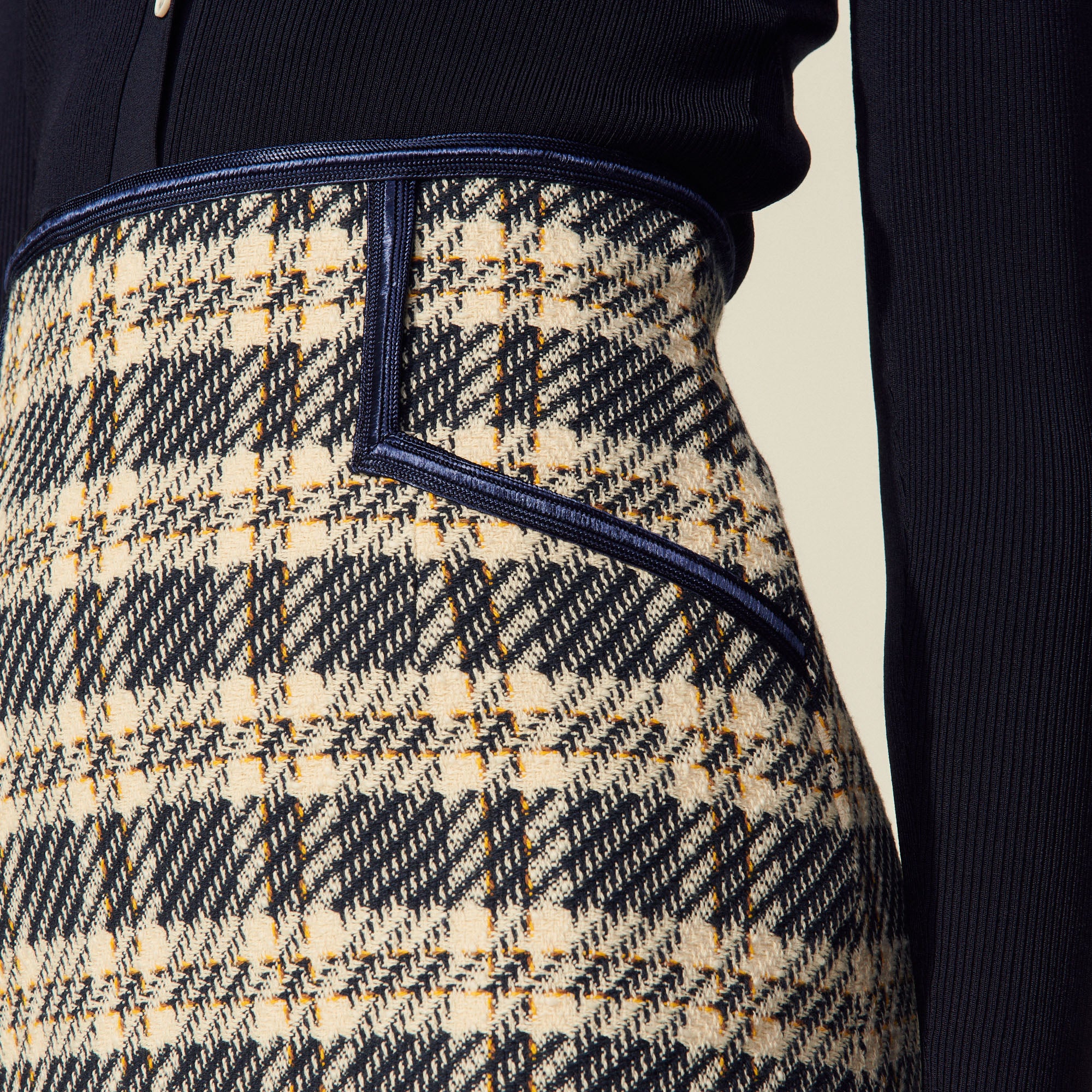 Jupe en tweed à carreaux Sandro seconde main