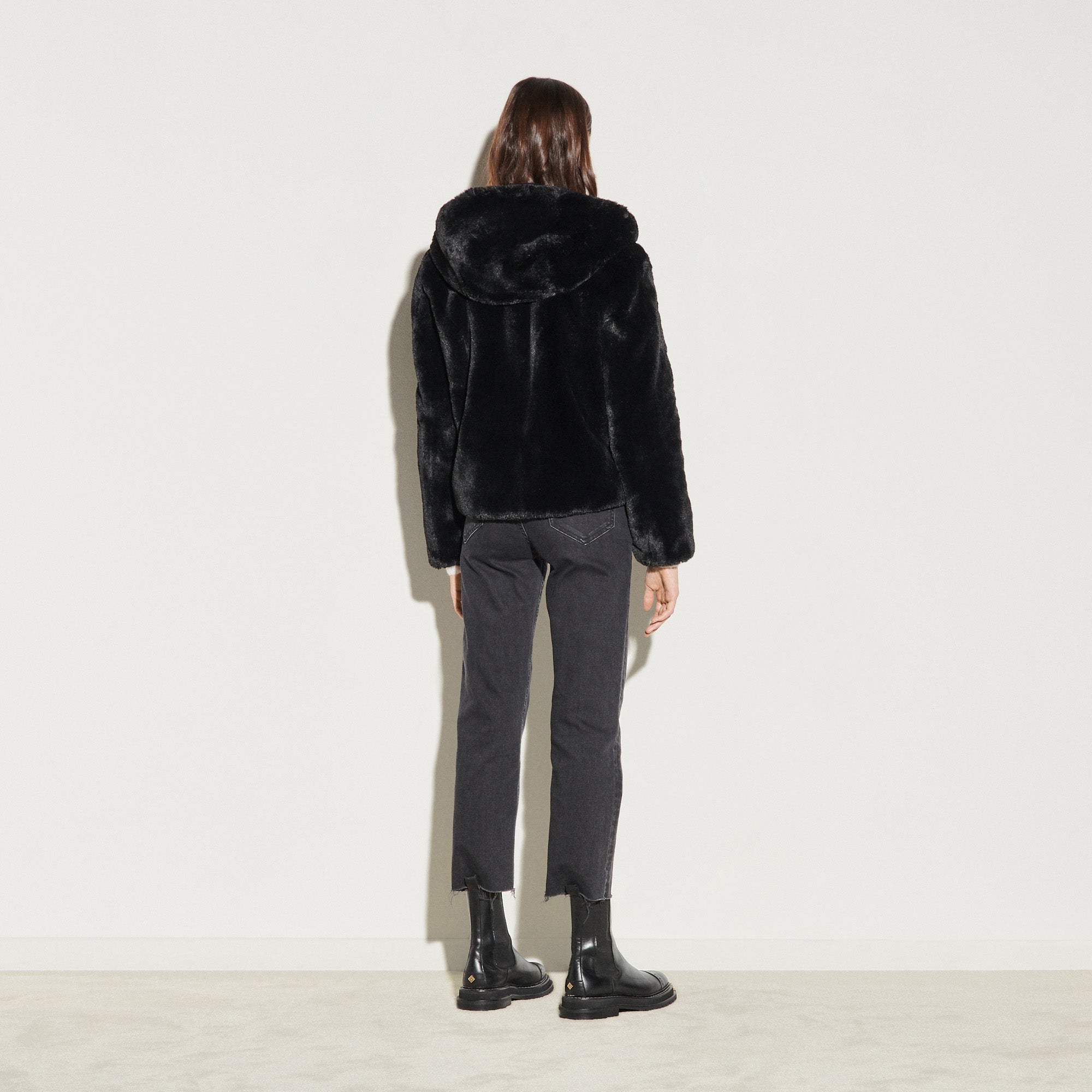 Veste à capuche en fausse fourrure Sandro seconde main