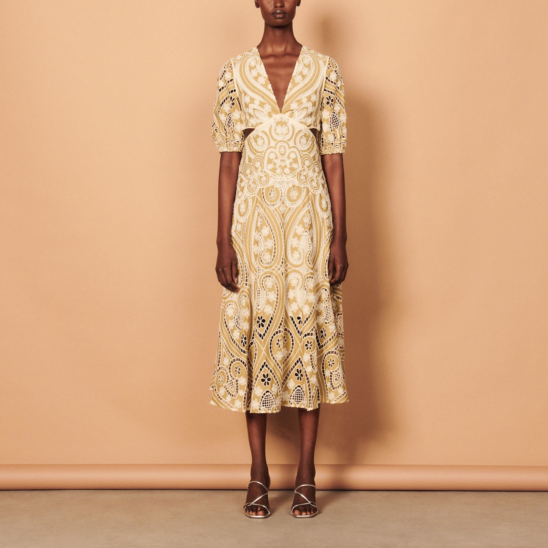 Robe longue en guipure Sandro seconde main