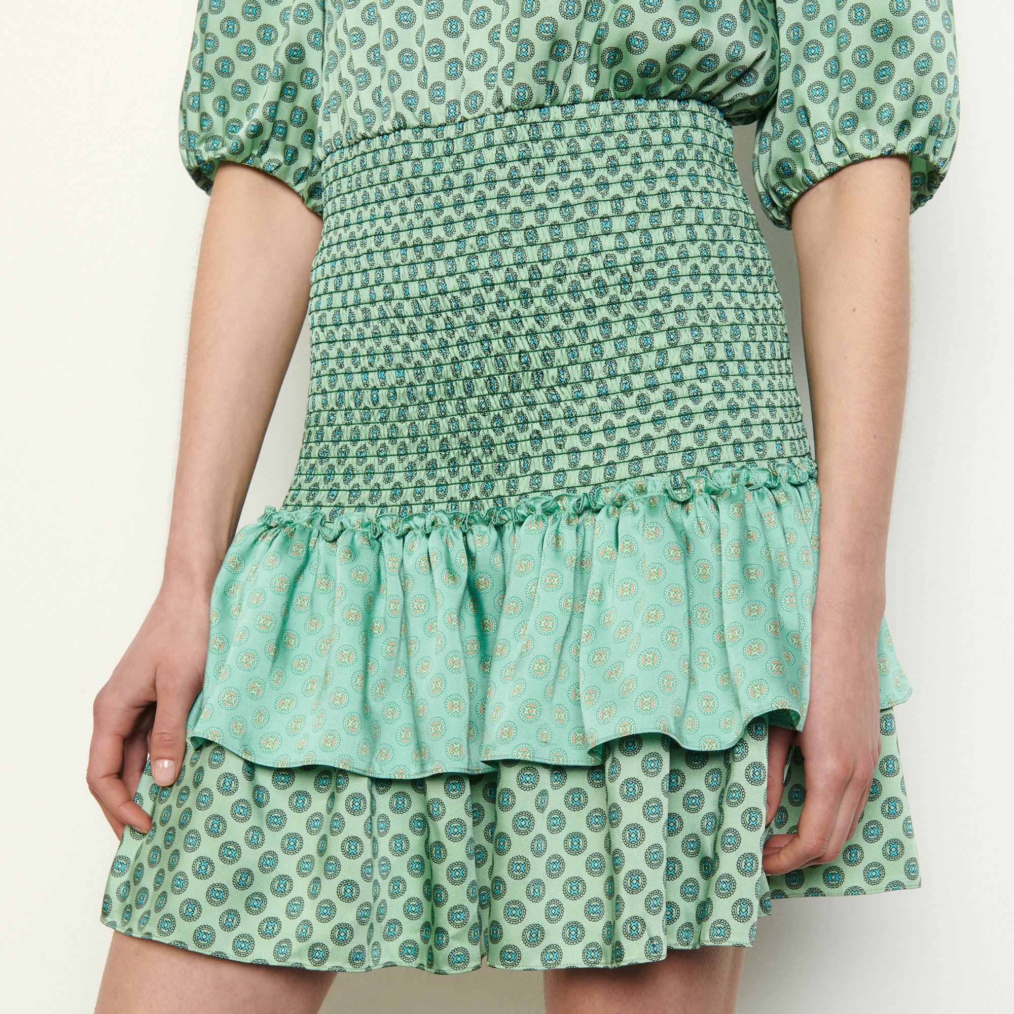 Robe courte en mix d'imprimés smockés Sandro seconde main