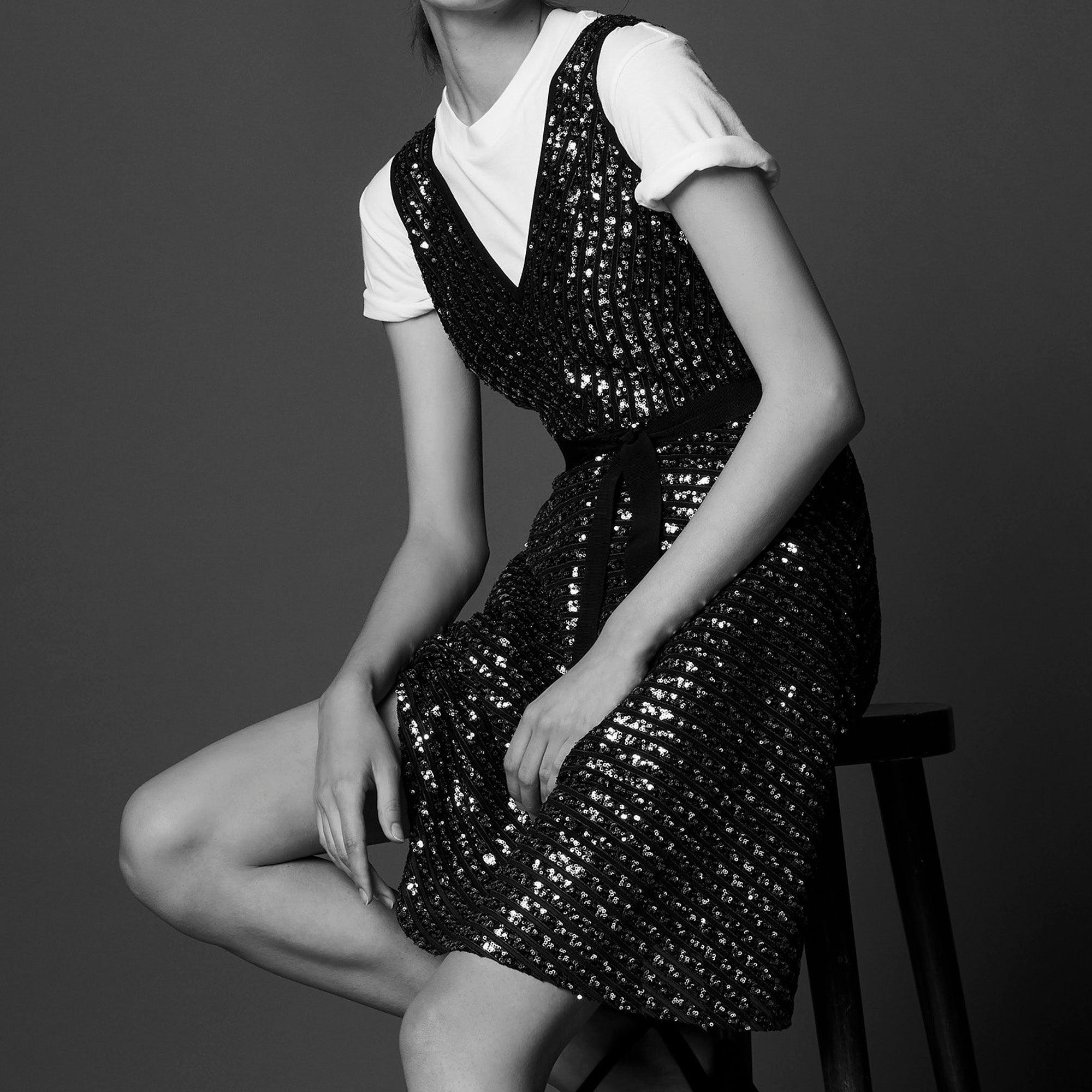 Robe rebrodée de sequins ceinture nœud Sandro seconde main