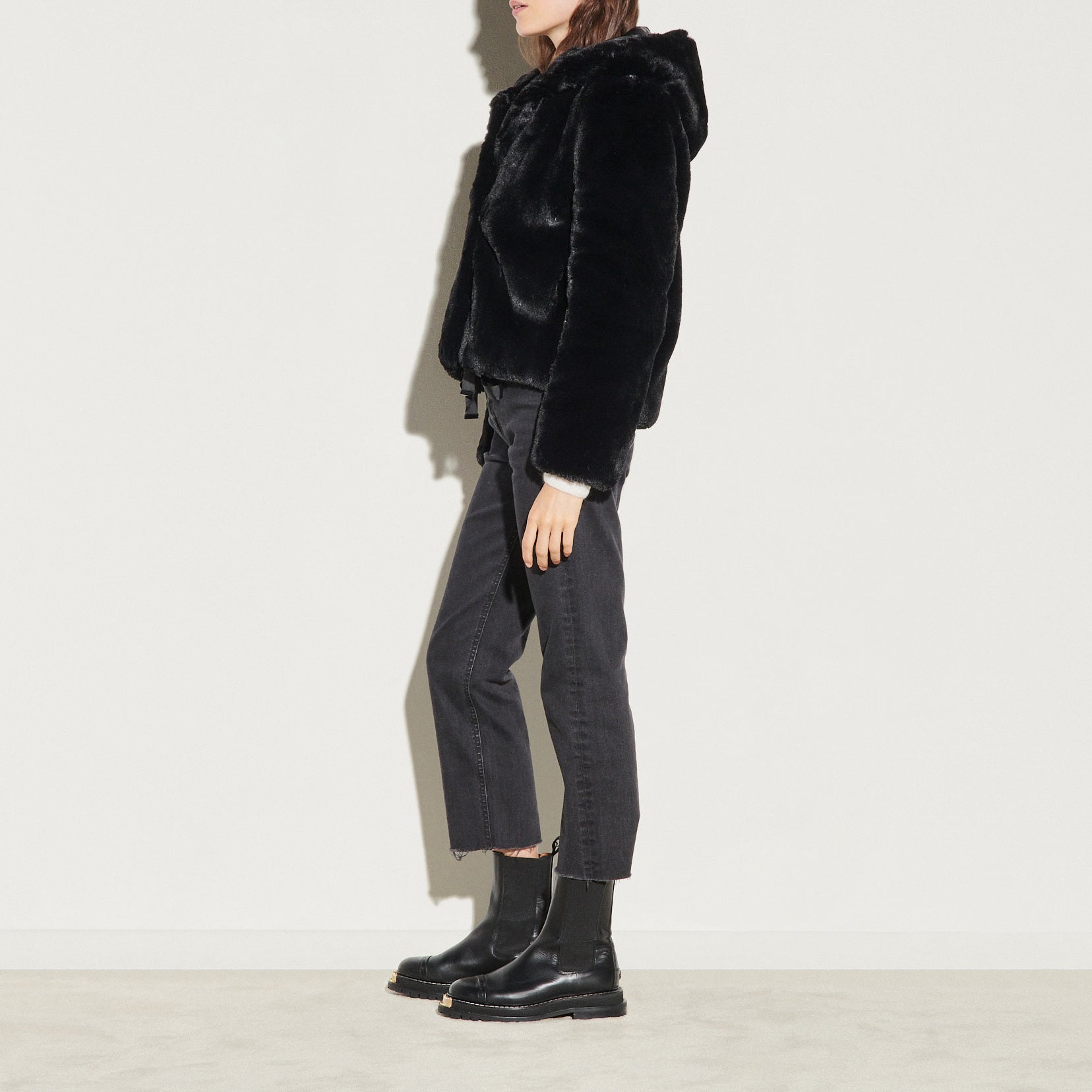 Veste à capuche en fausse fourrure Sandro seconde main