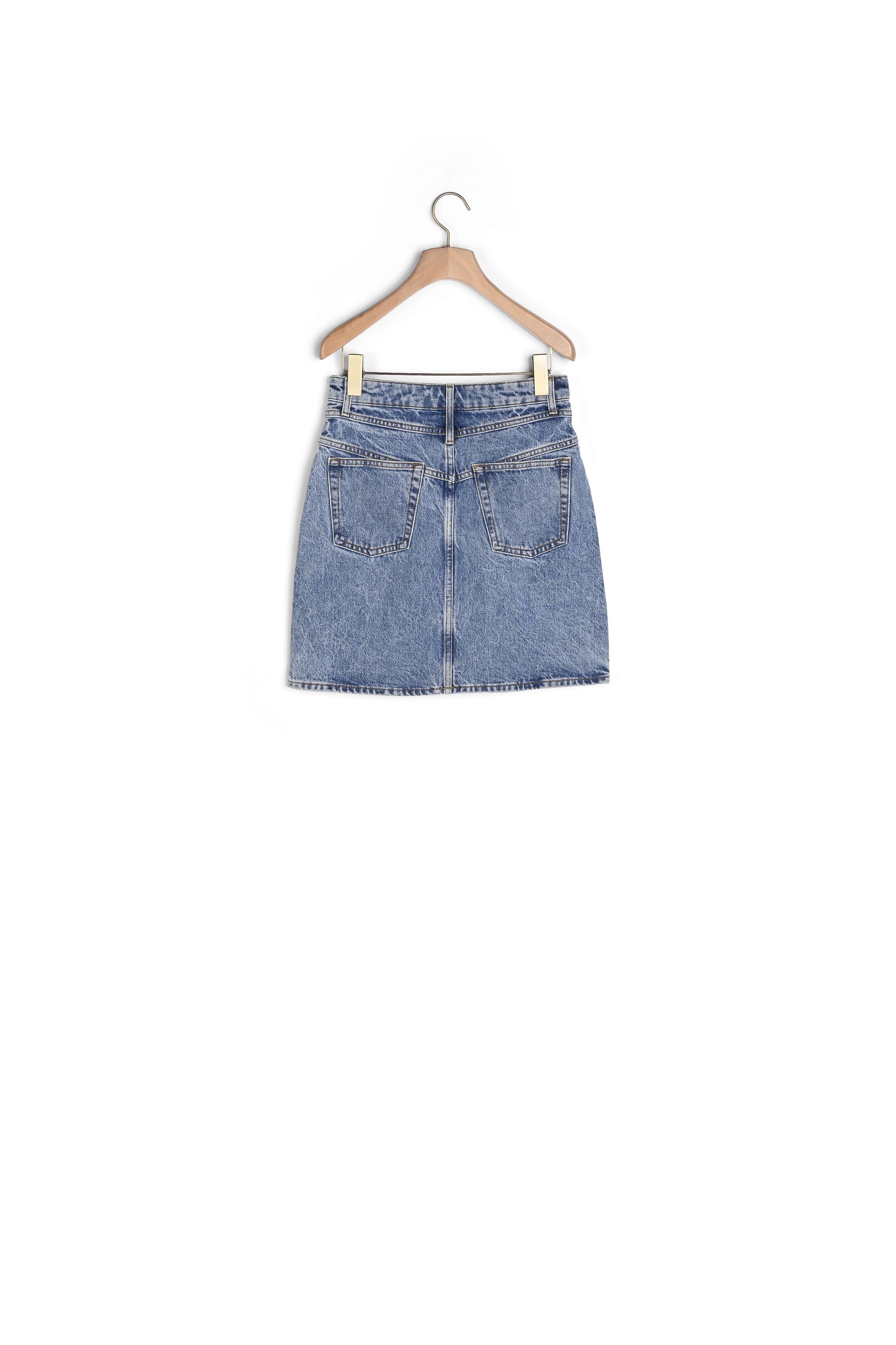 Jupe courte en Jean ornée de studs Sandro seconde main