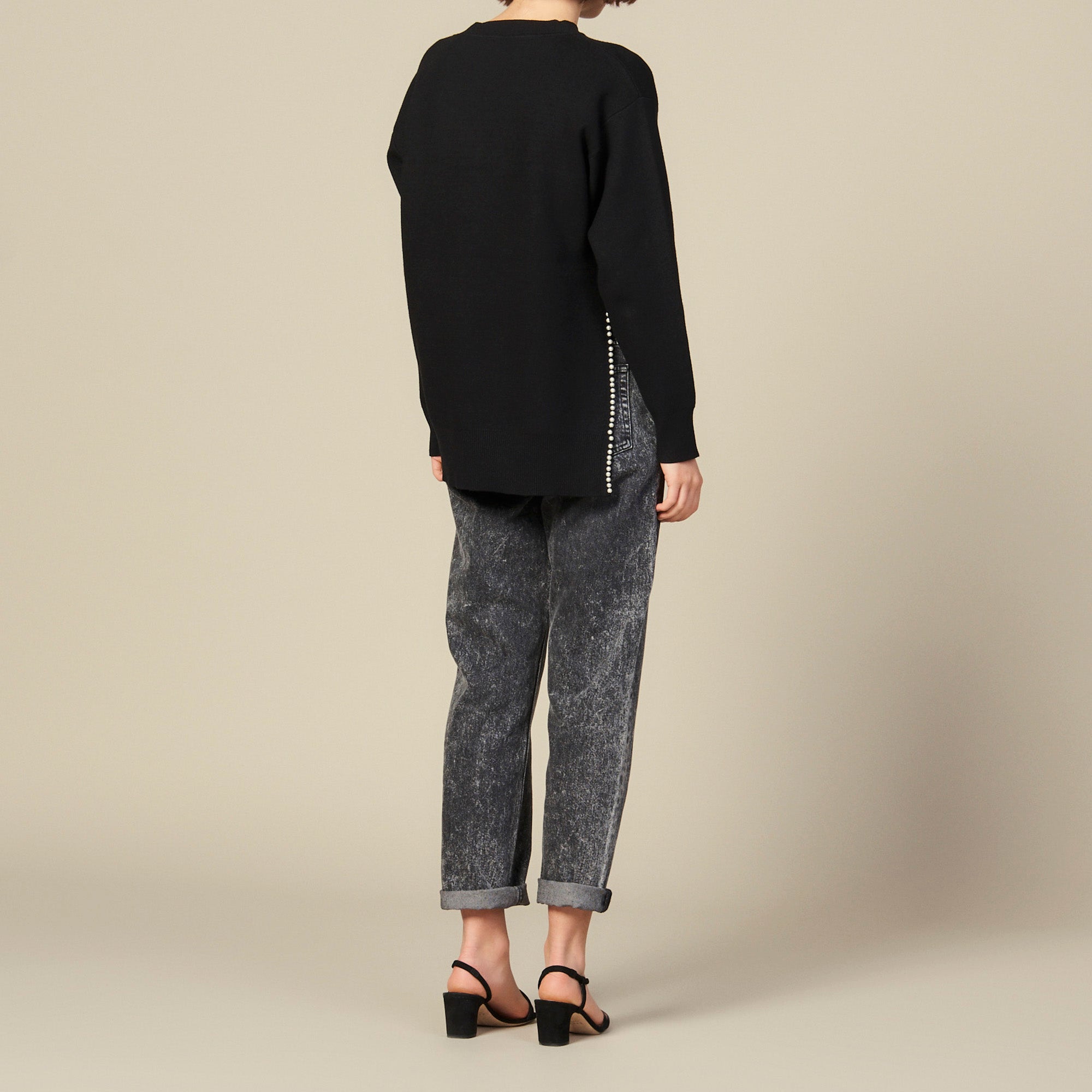 Pull avec une fente brodée de perles Sandro seconde main