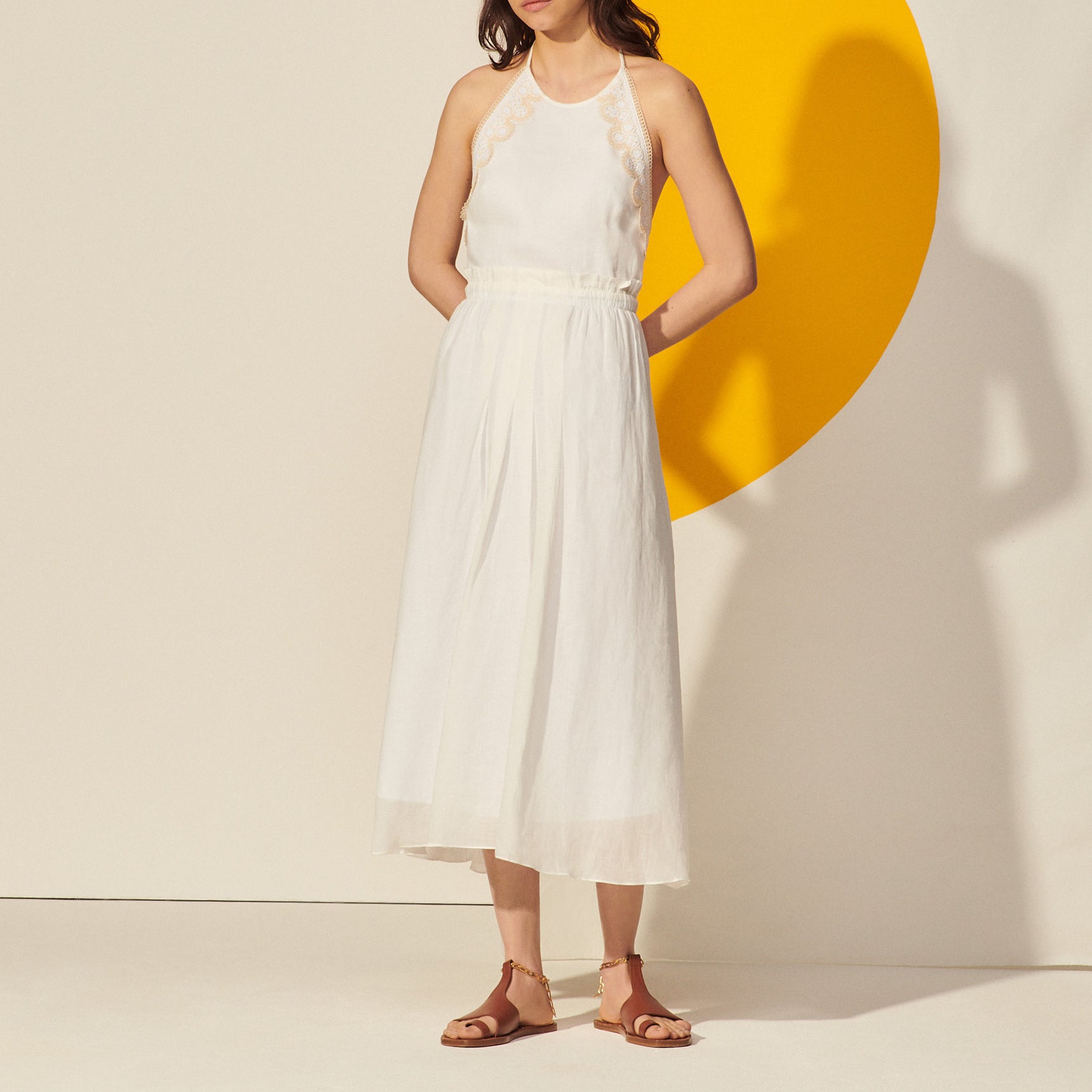 Robe longue dos nu et galon de dentelle Sandro seconde main