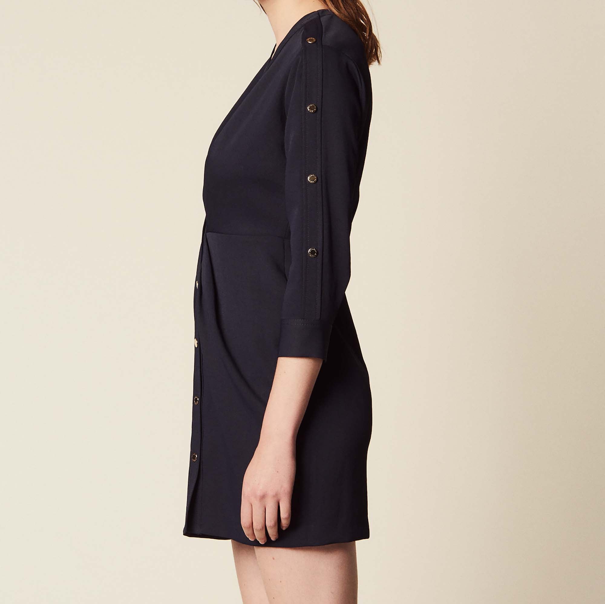 Robe courte ornée de pressions dorées Sandro seconde main