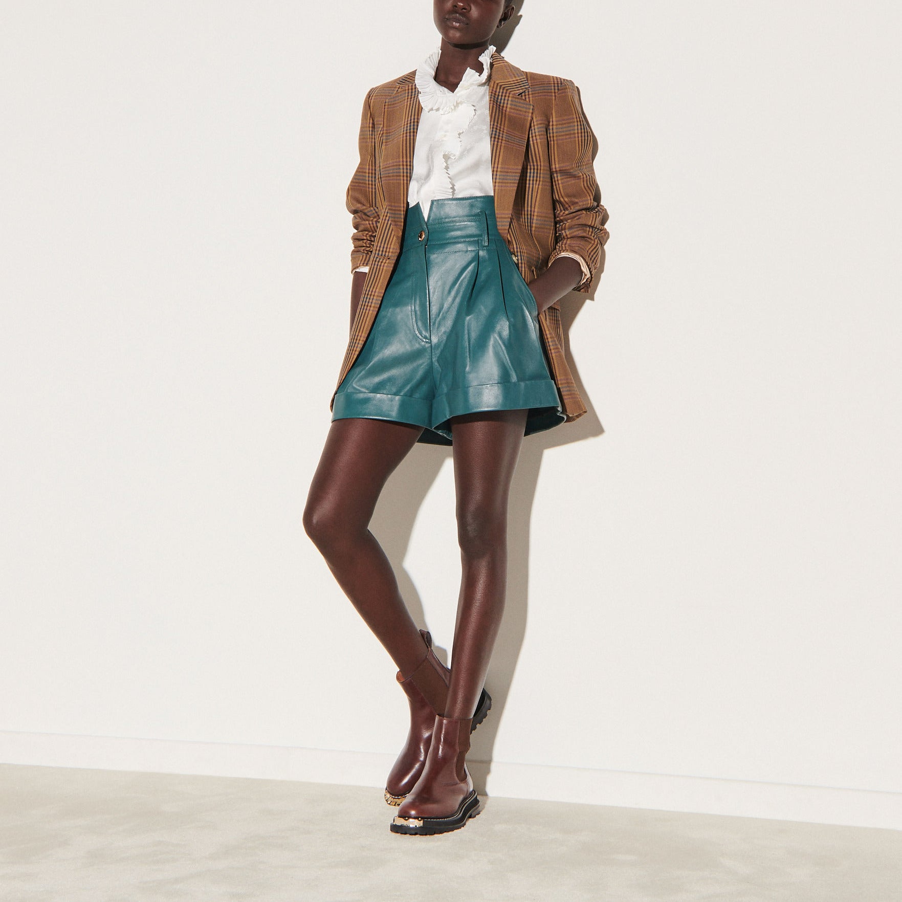 Short en cuir avec large revers Sandro seconde main