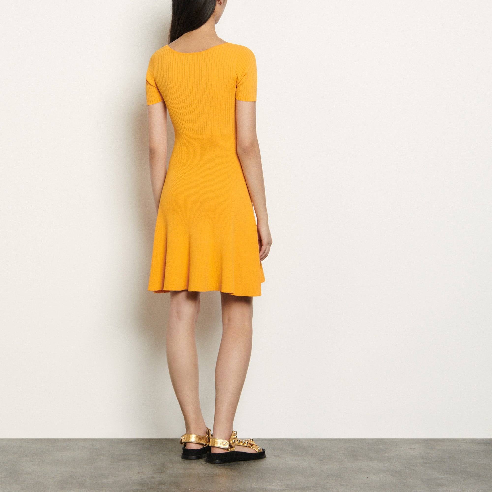 Robe courte en Maille côtelée Sandro seconde main