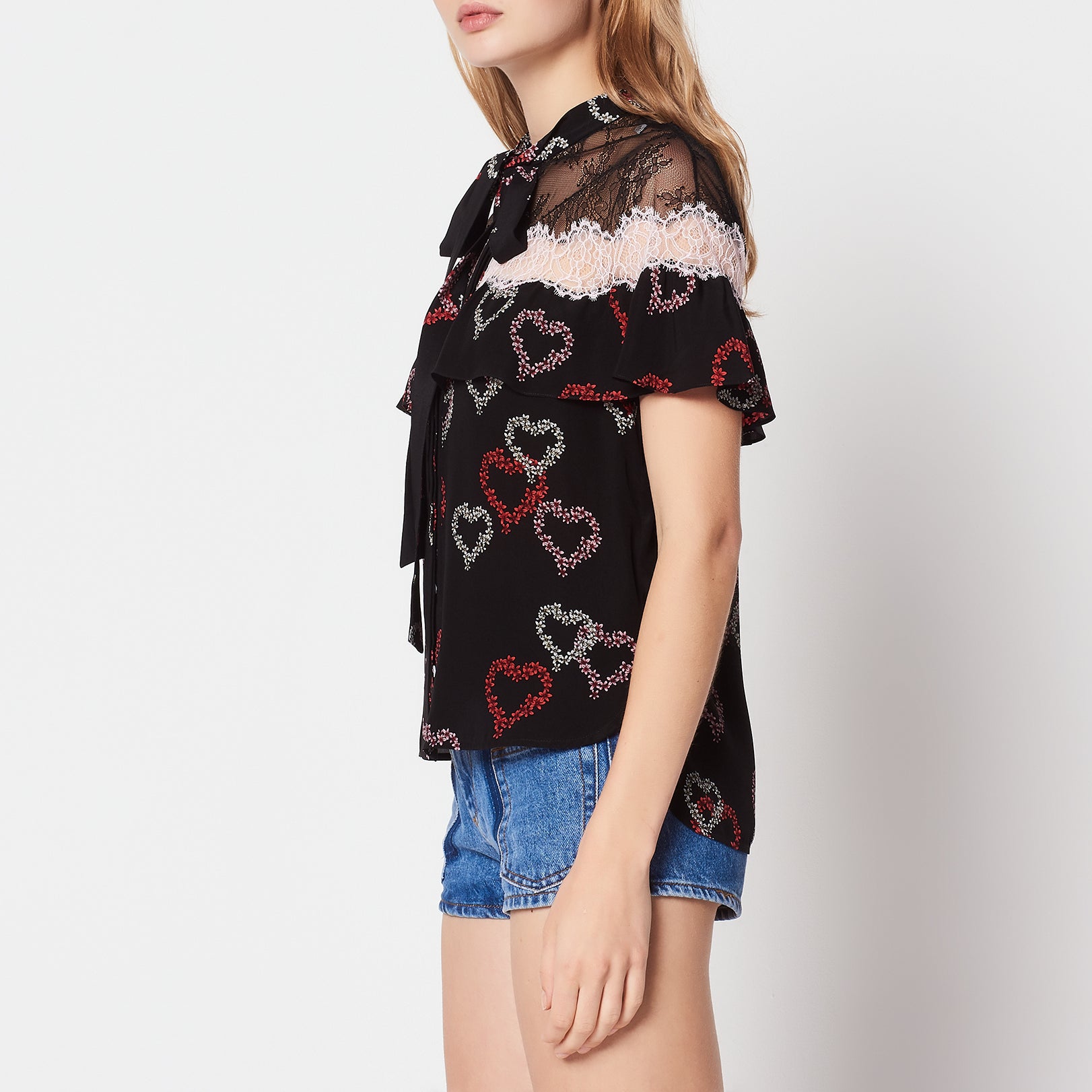 Chemise en soie motifs cœurs et dentelle Sandro seconde main