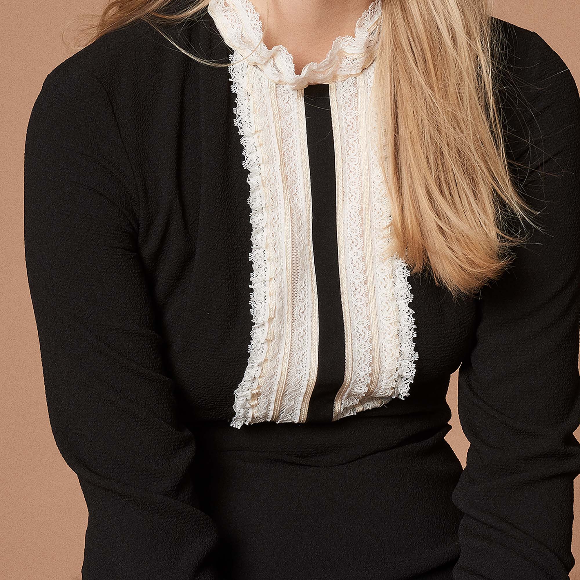 Robe courte avec galons de dentelle Sandro seconde main