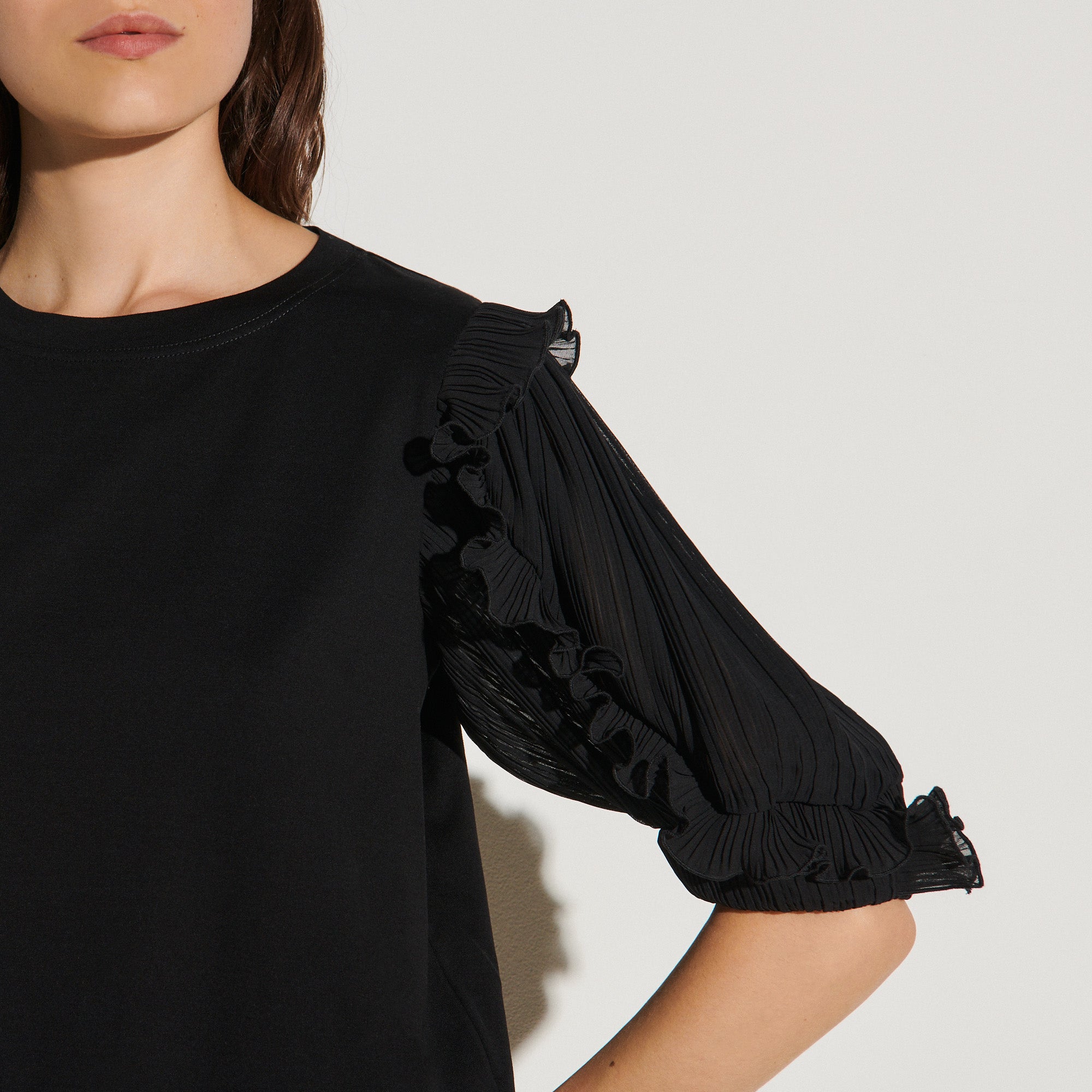 T-shirt aux manches travaillées Sandro seconde main