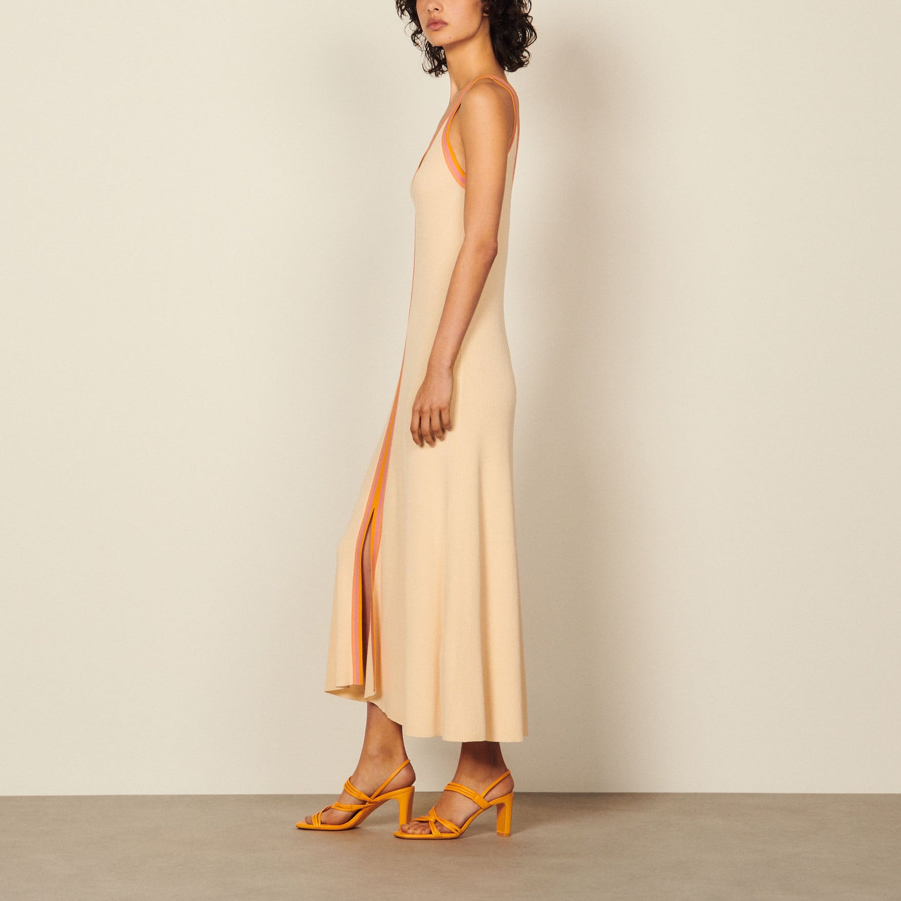 Robe mi-longue en Maille bicolore Sandro seconde main