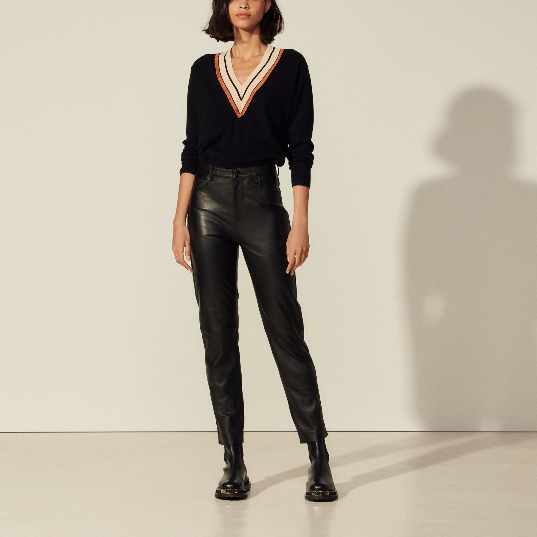 Pantalon en cuir droit à découpes Sandro seconde main