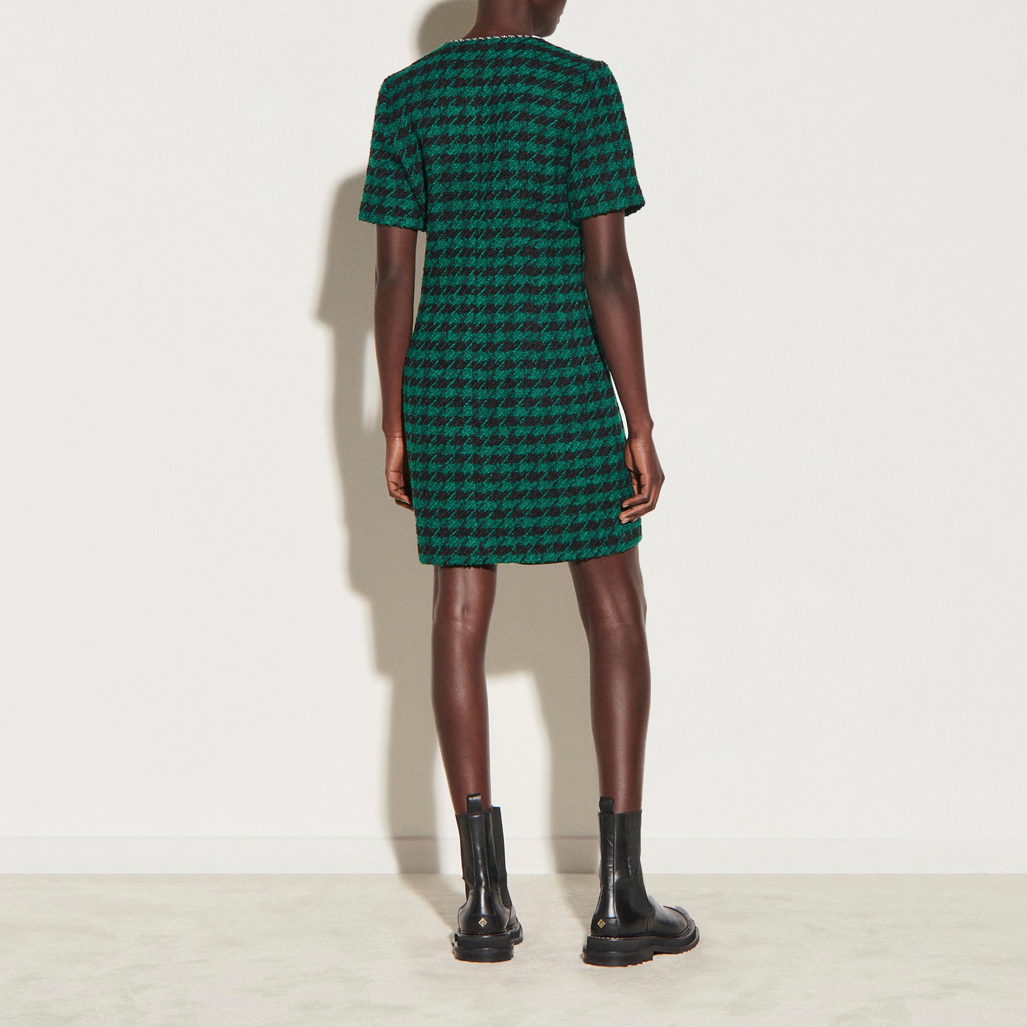 Robe courte en tweed et galon fantaisie Sandro seconde main