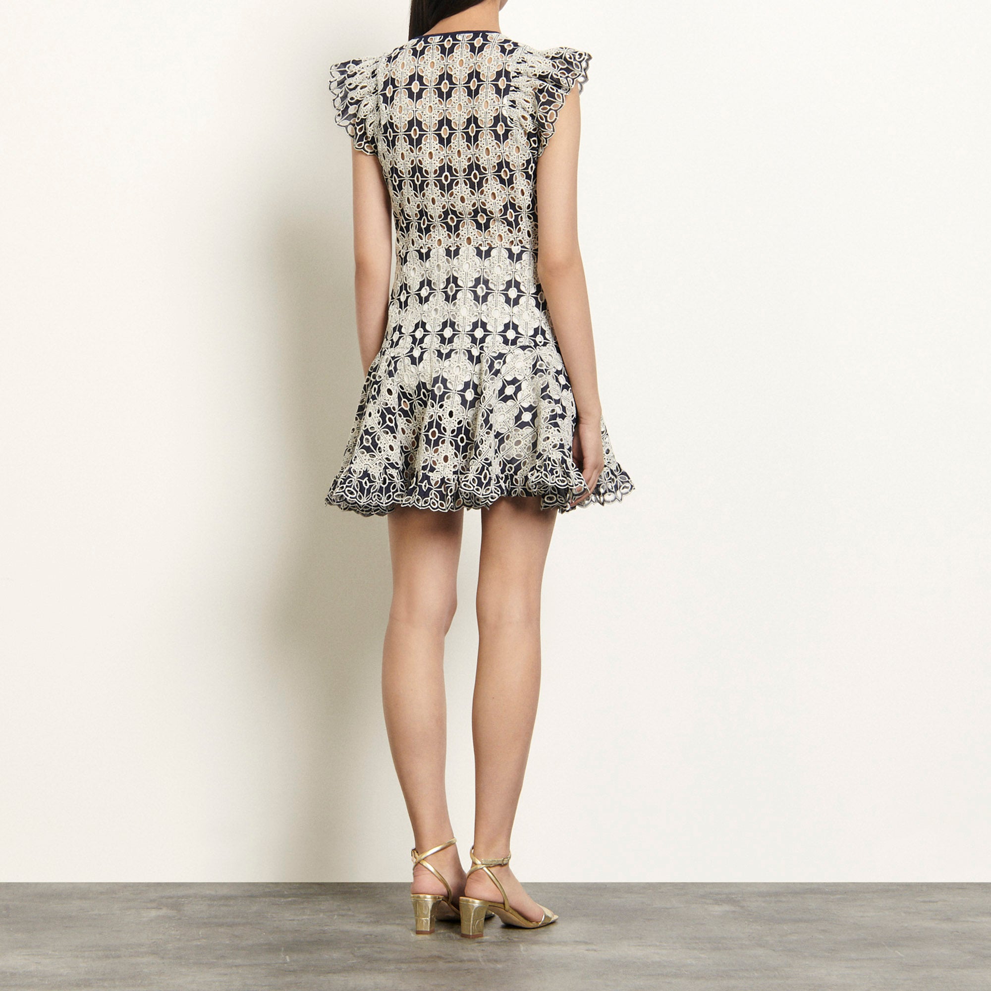 Robe courte en broderie anglaise Sandro seconde main