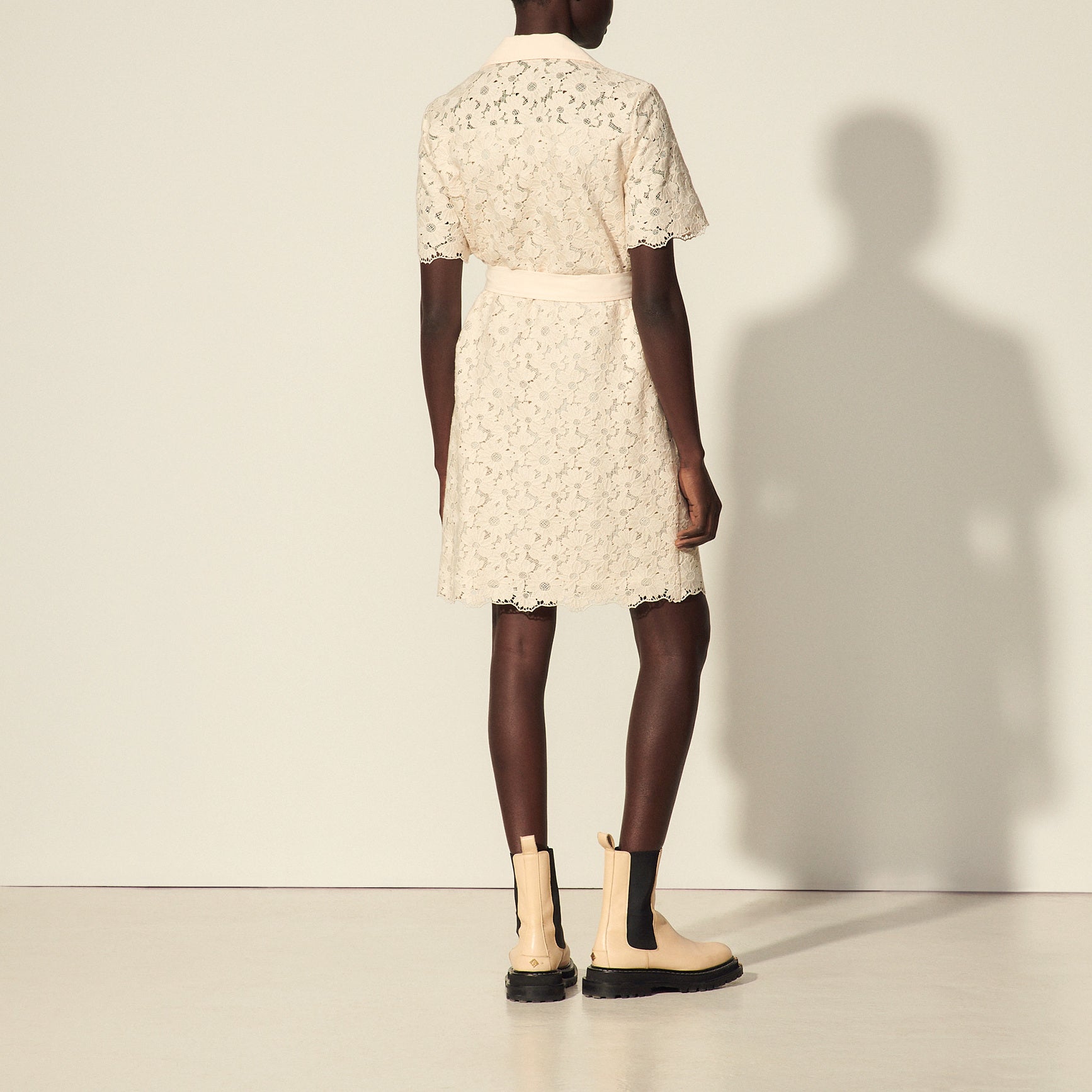 Robe courte en guipure Sandro seconde main