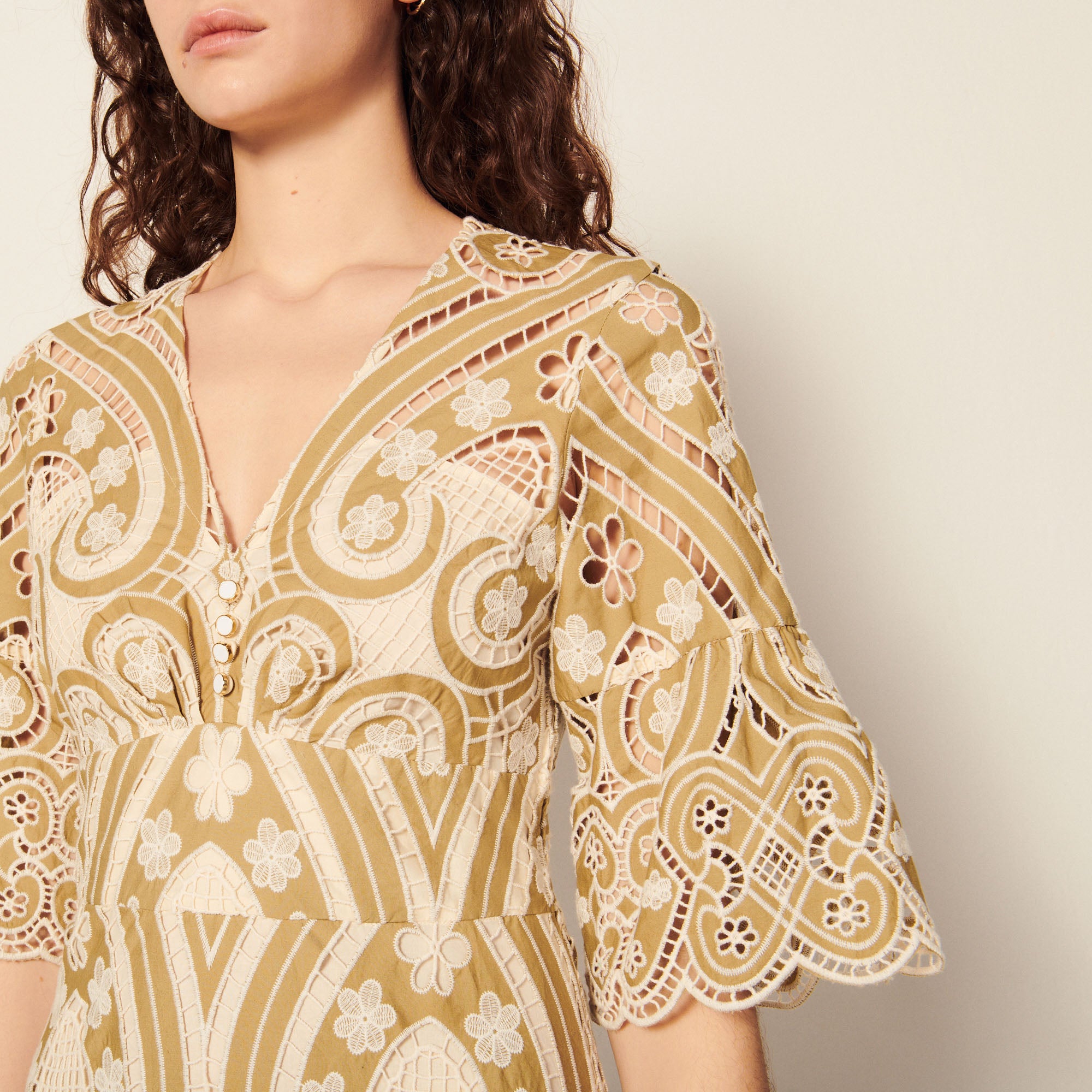 Robe en guipure bicolore Sandro seconde main